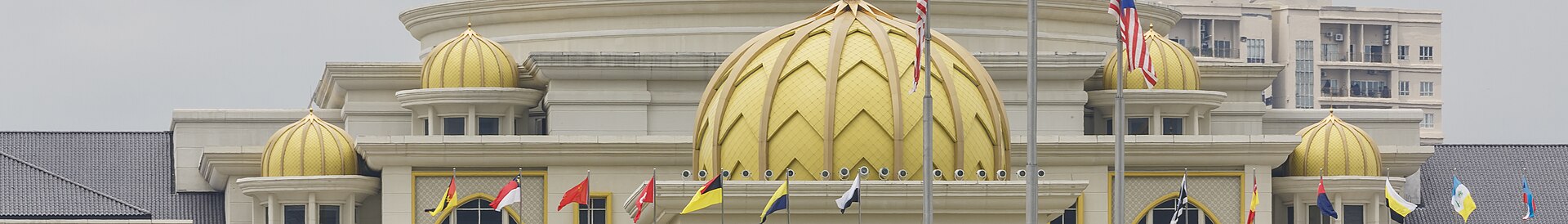 The palace and its ceremonial approach