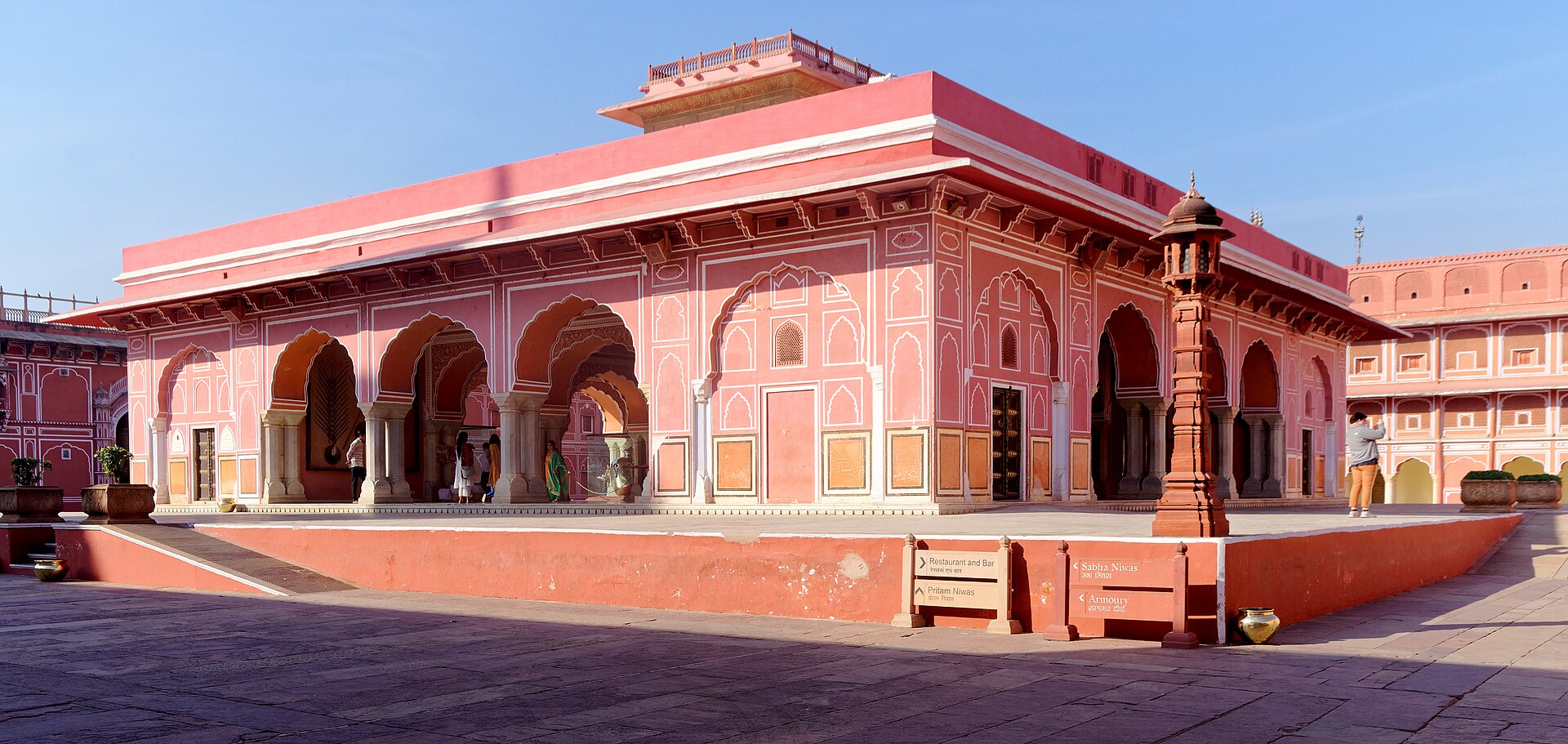 A hall of audience within the palace, setting for the ceremonies of the Jaipur court.