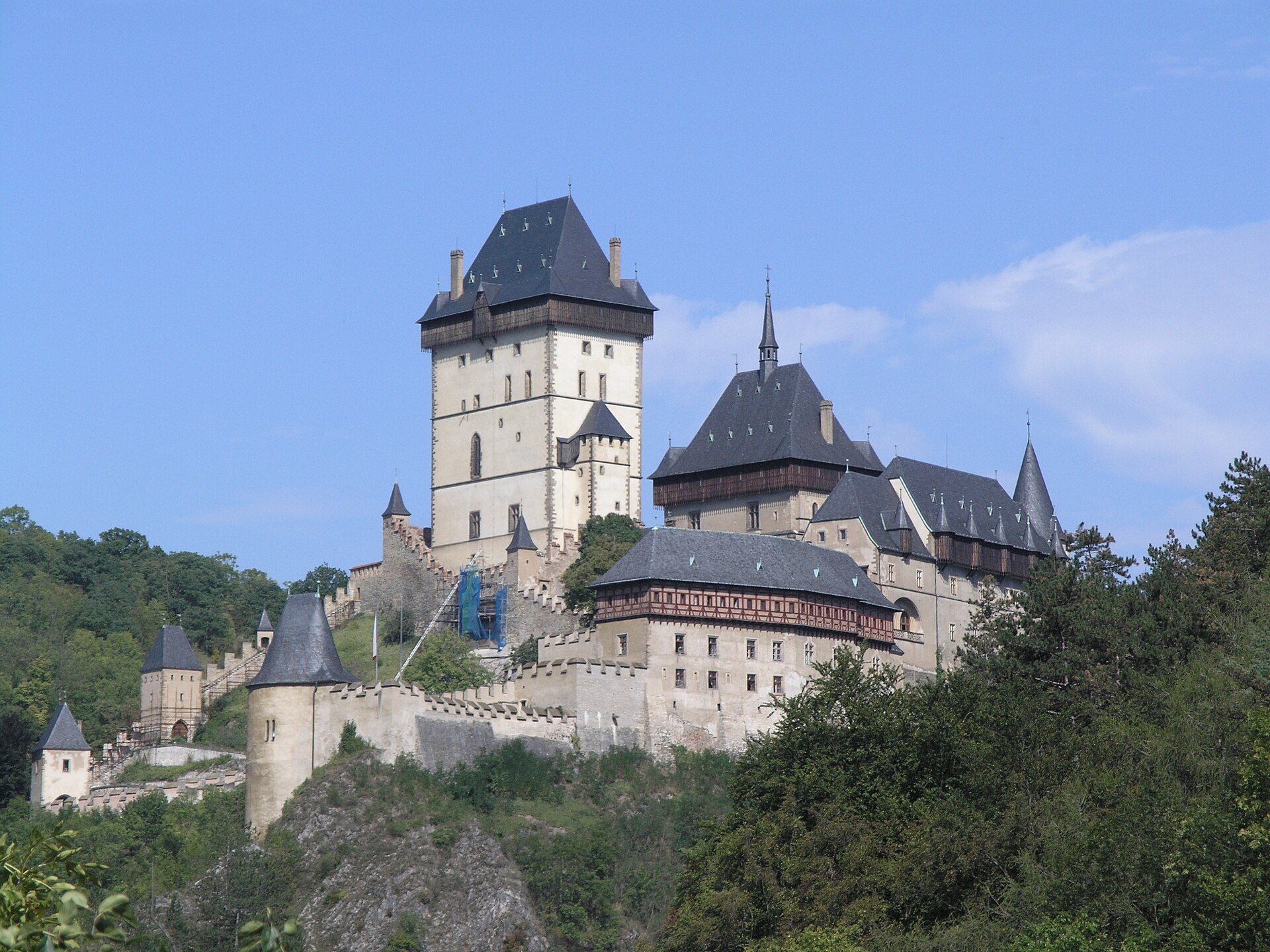 Karlštejn climbs its steep hill in a series of rising levels.
