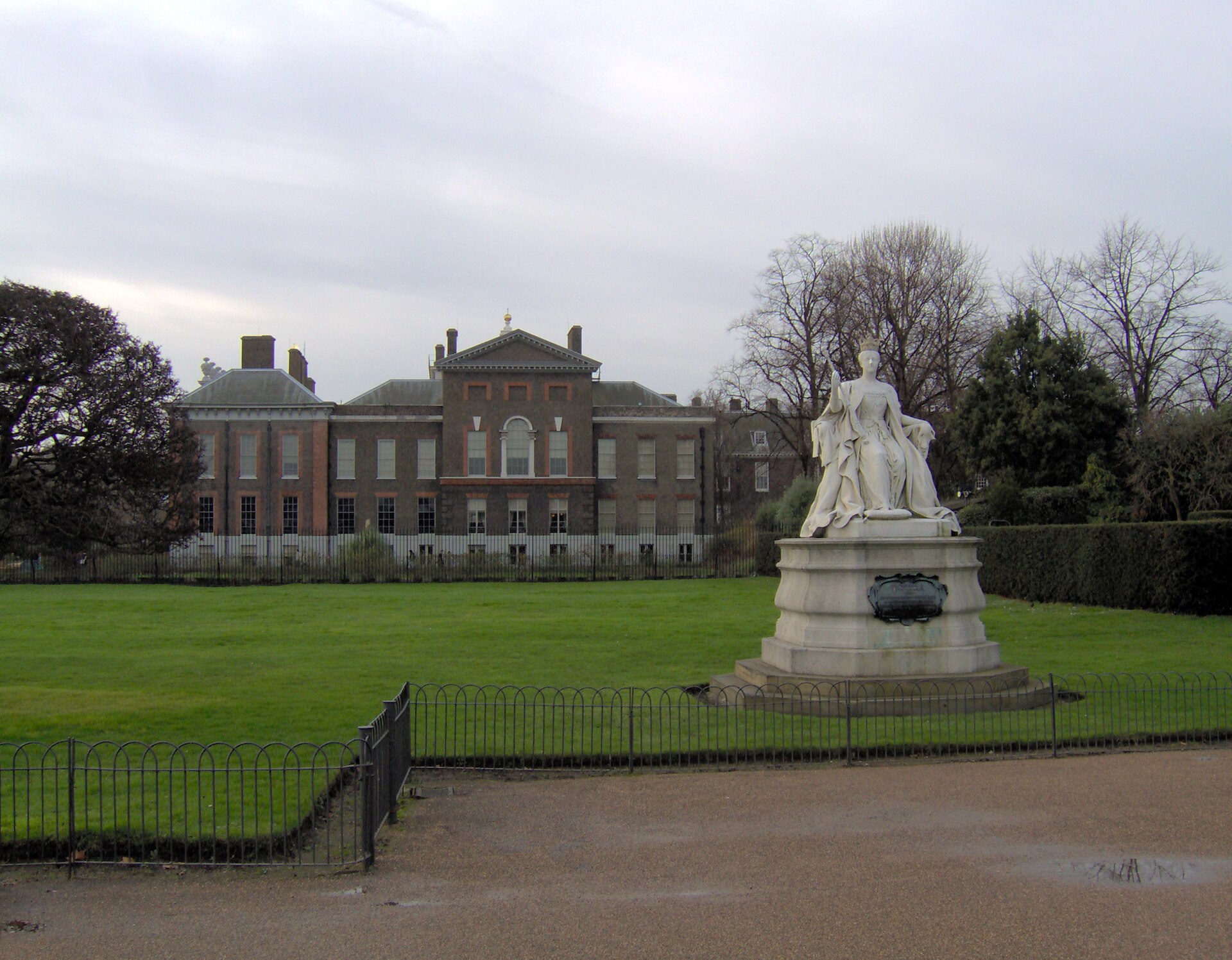 The statue of Queen Victoria before Kensington Palace