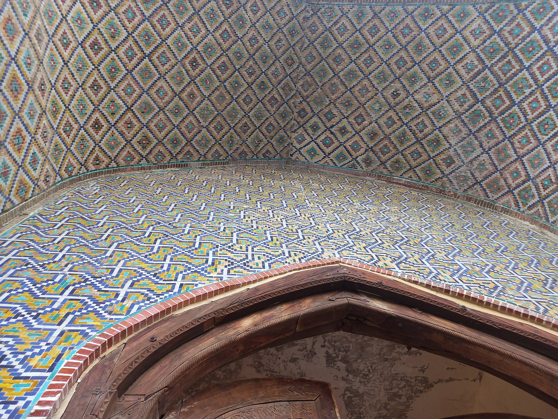 Layered patterns of a decorated interior ceiling