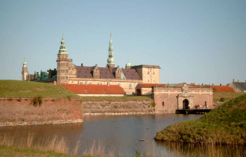 King Frederick II transformed the old fortress into a magnificent Renaissance castle in the 1570s and 1580s.
