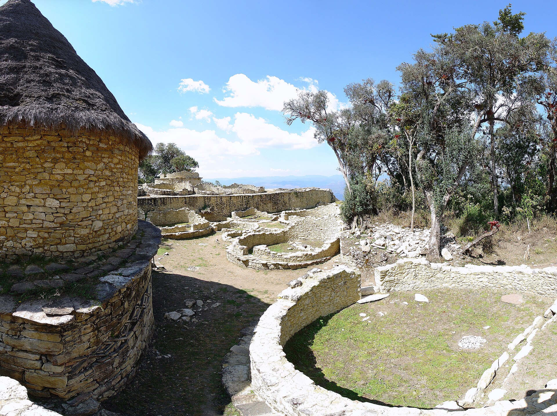 The stone walls of Kuélap in the cloud forest