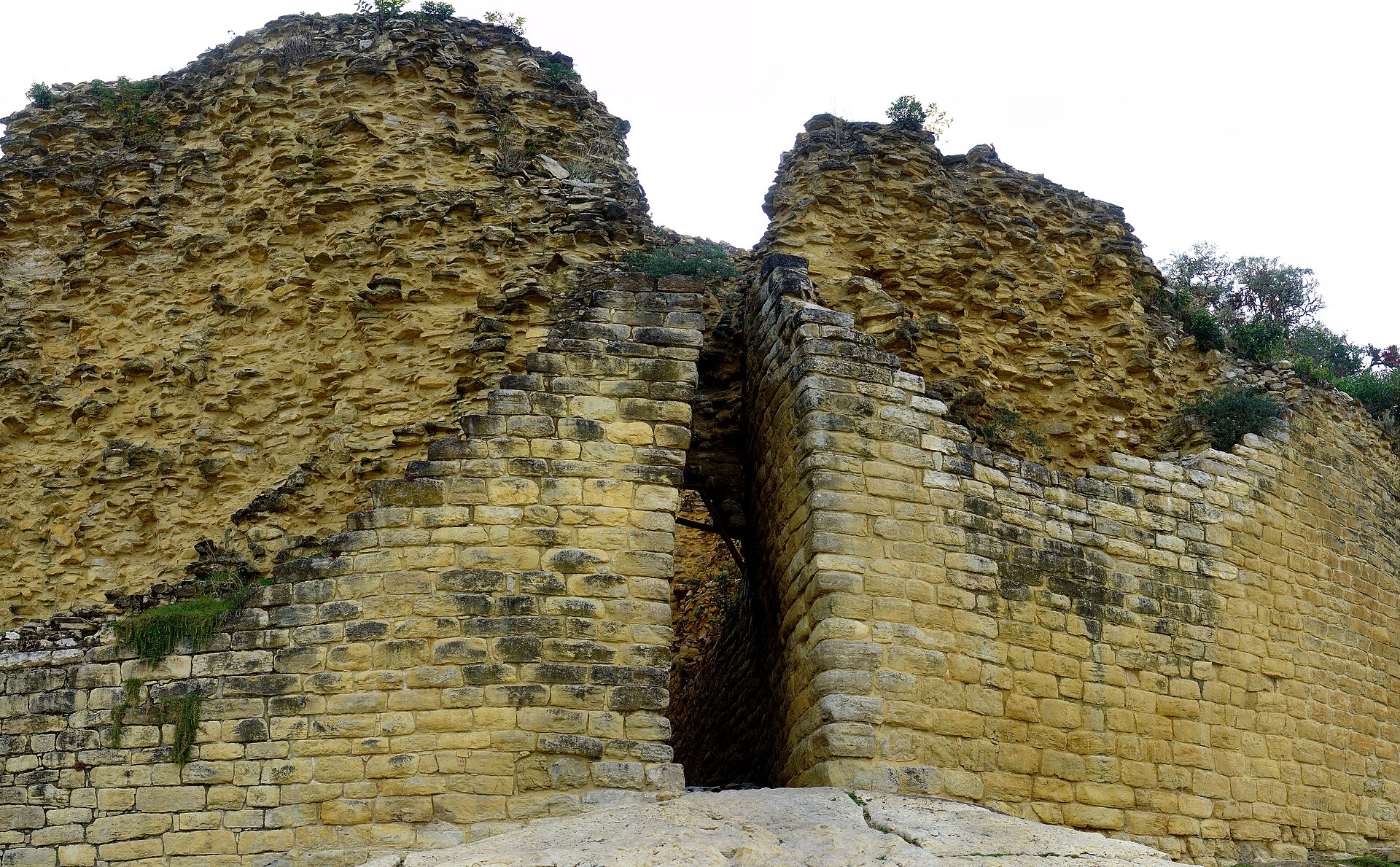 The narrow main entrance passage of Kuélap