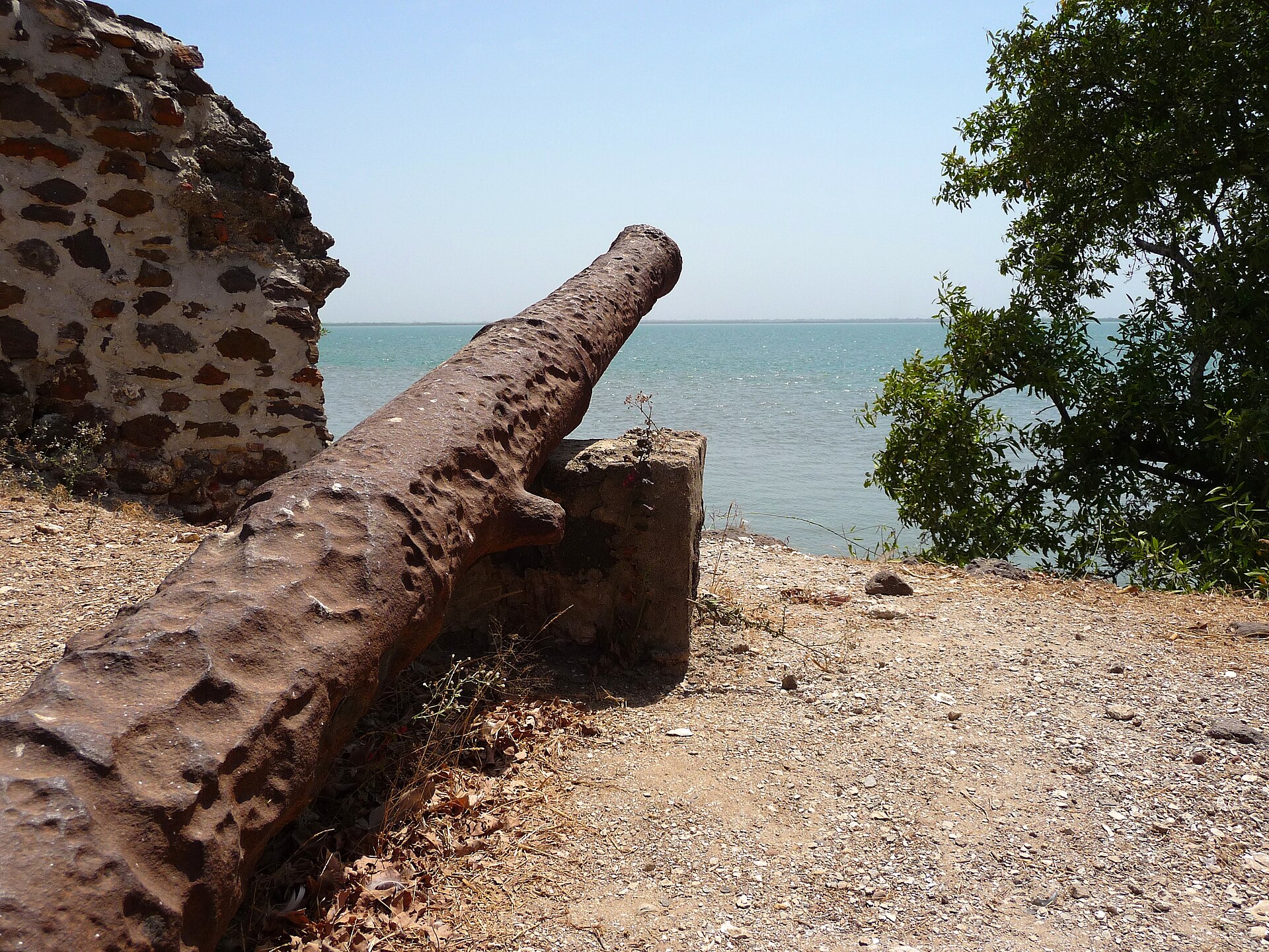 Kunta Kinteh Island seen from Albreda beach