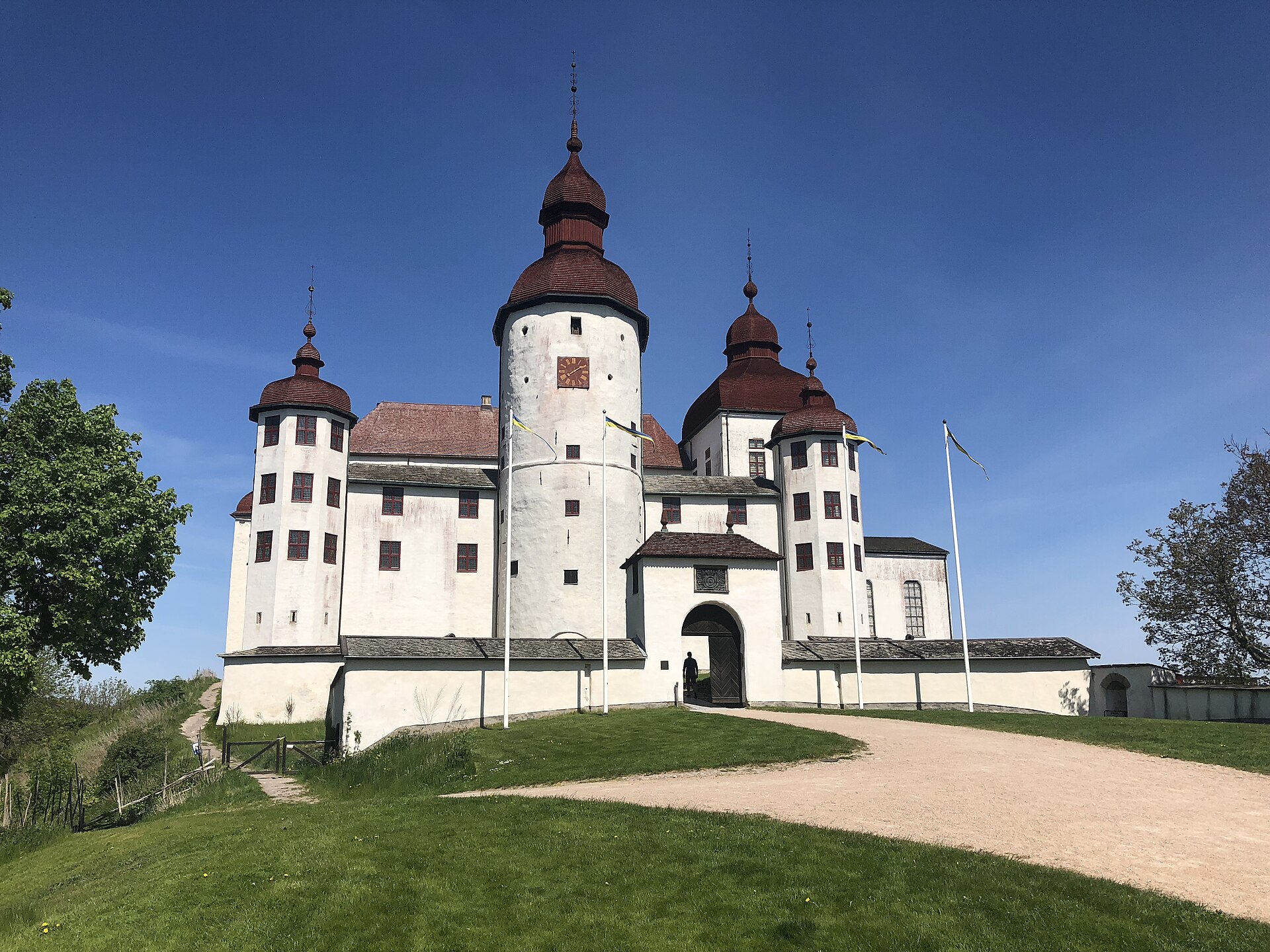 After the Reformation the castle passed to the crown and then to the nobility.
