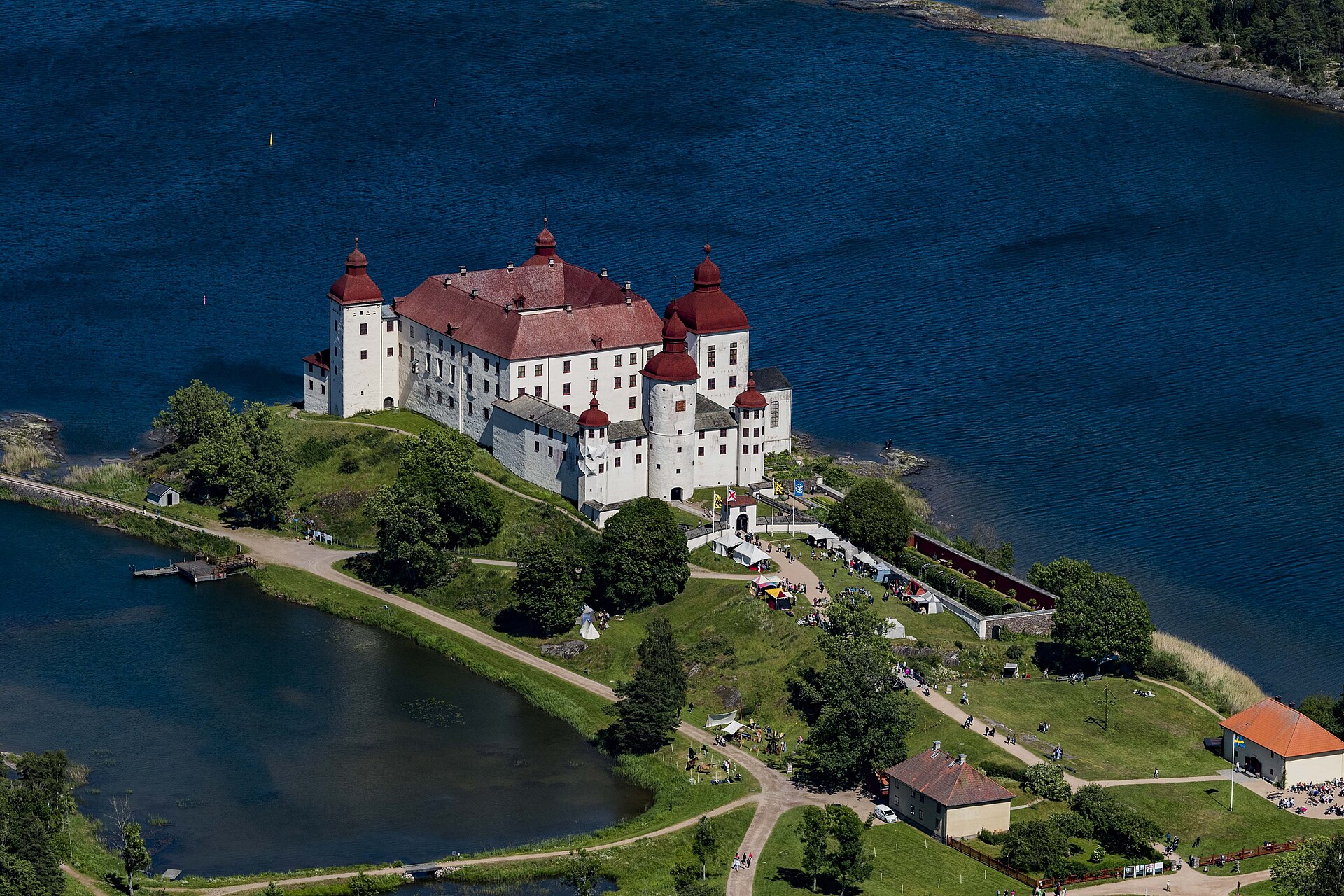 Guided tours reveal the medieval core and the baroque grandeur alike.