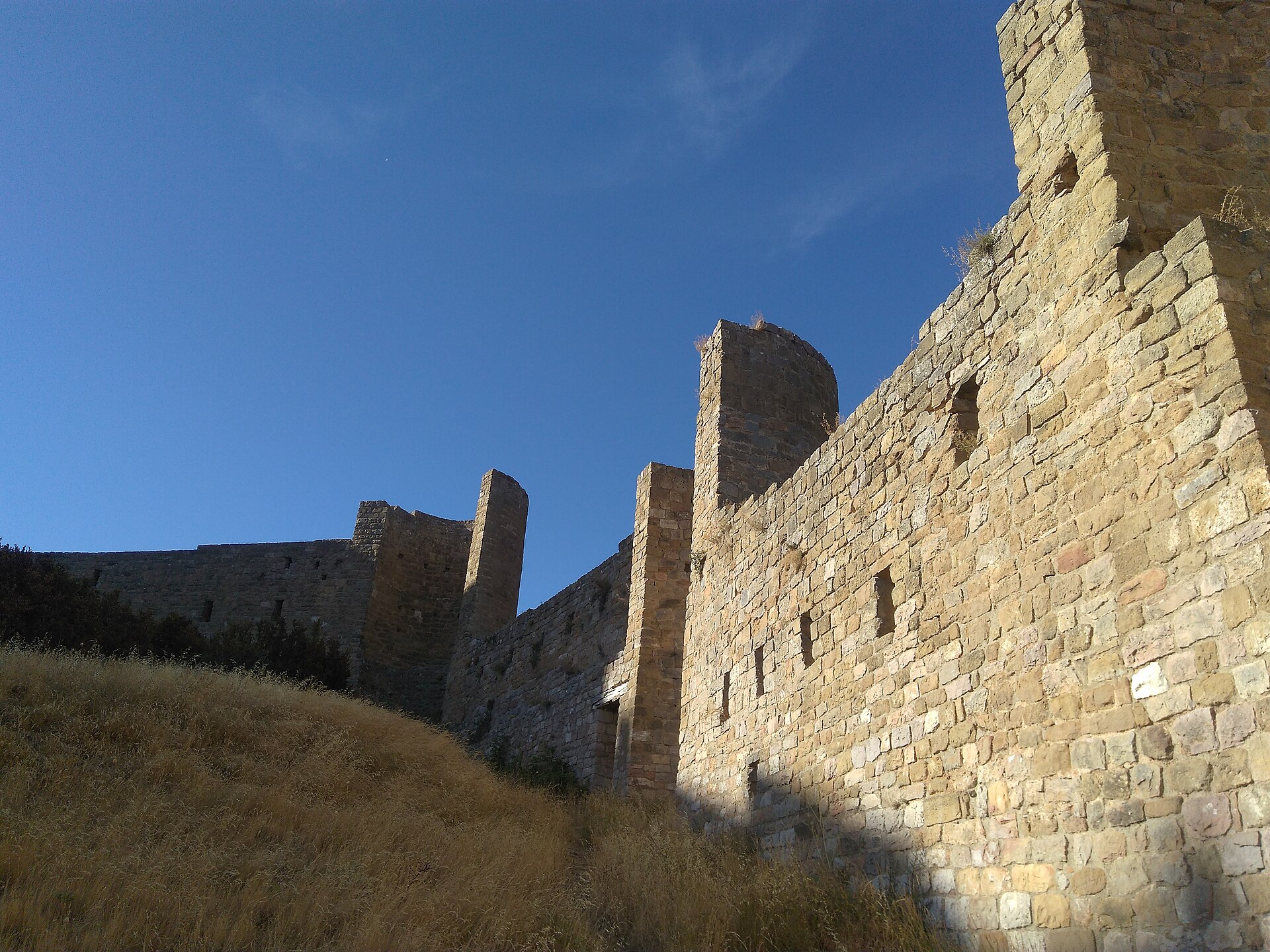 A later ring of walls with round towers was added around the old fortress.