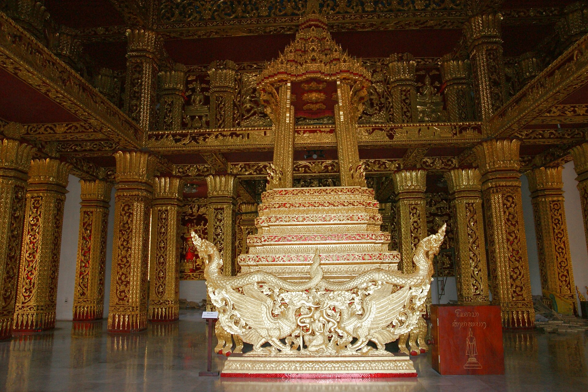 Interior art and decoration of the Haw Kham