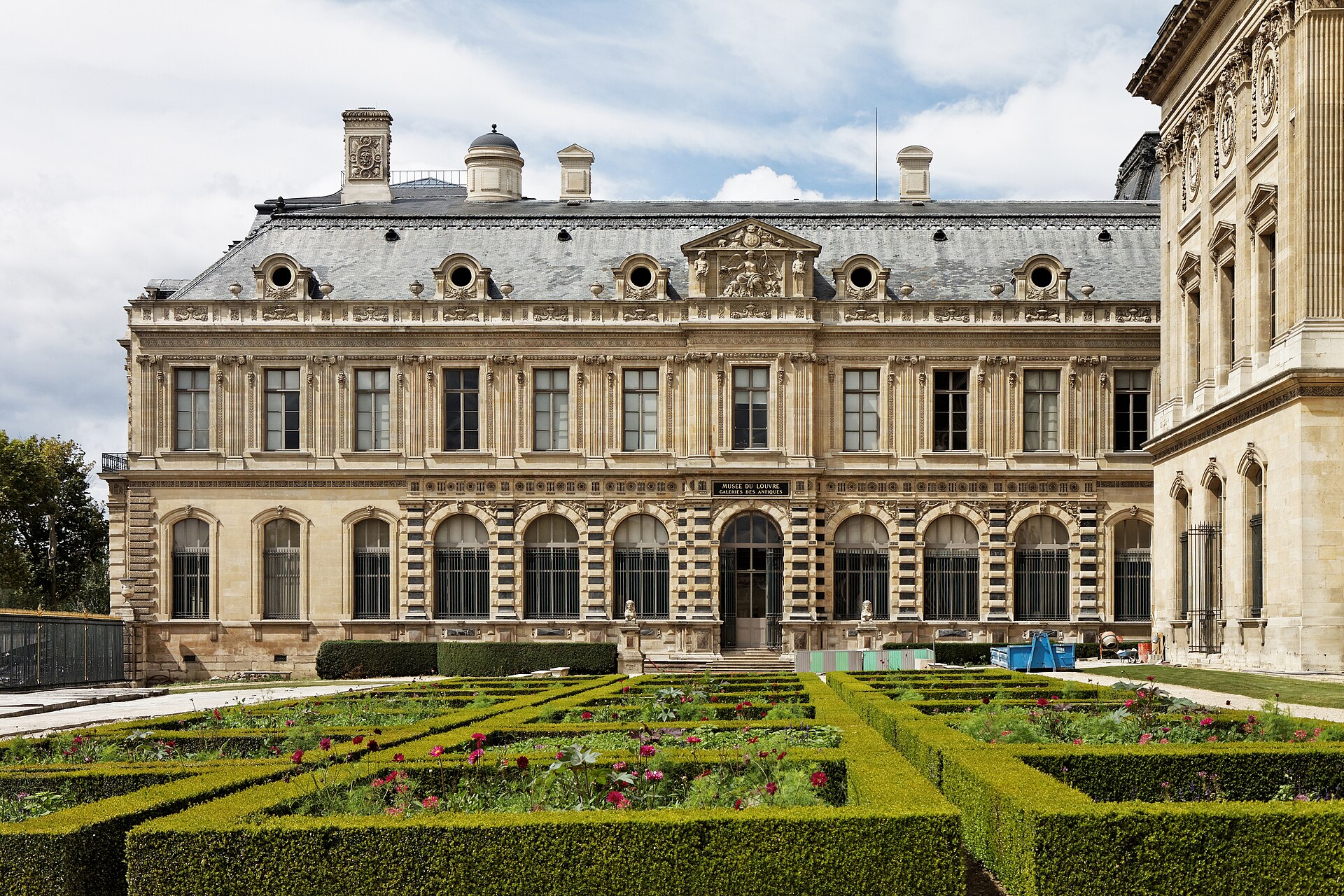 The palace witnessed both dazzling celebrations and dark violence