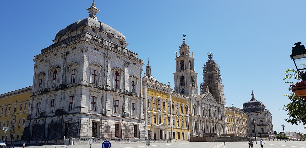 The convent and palace rising above the town of Mafra.