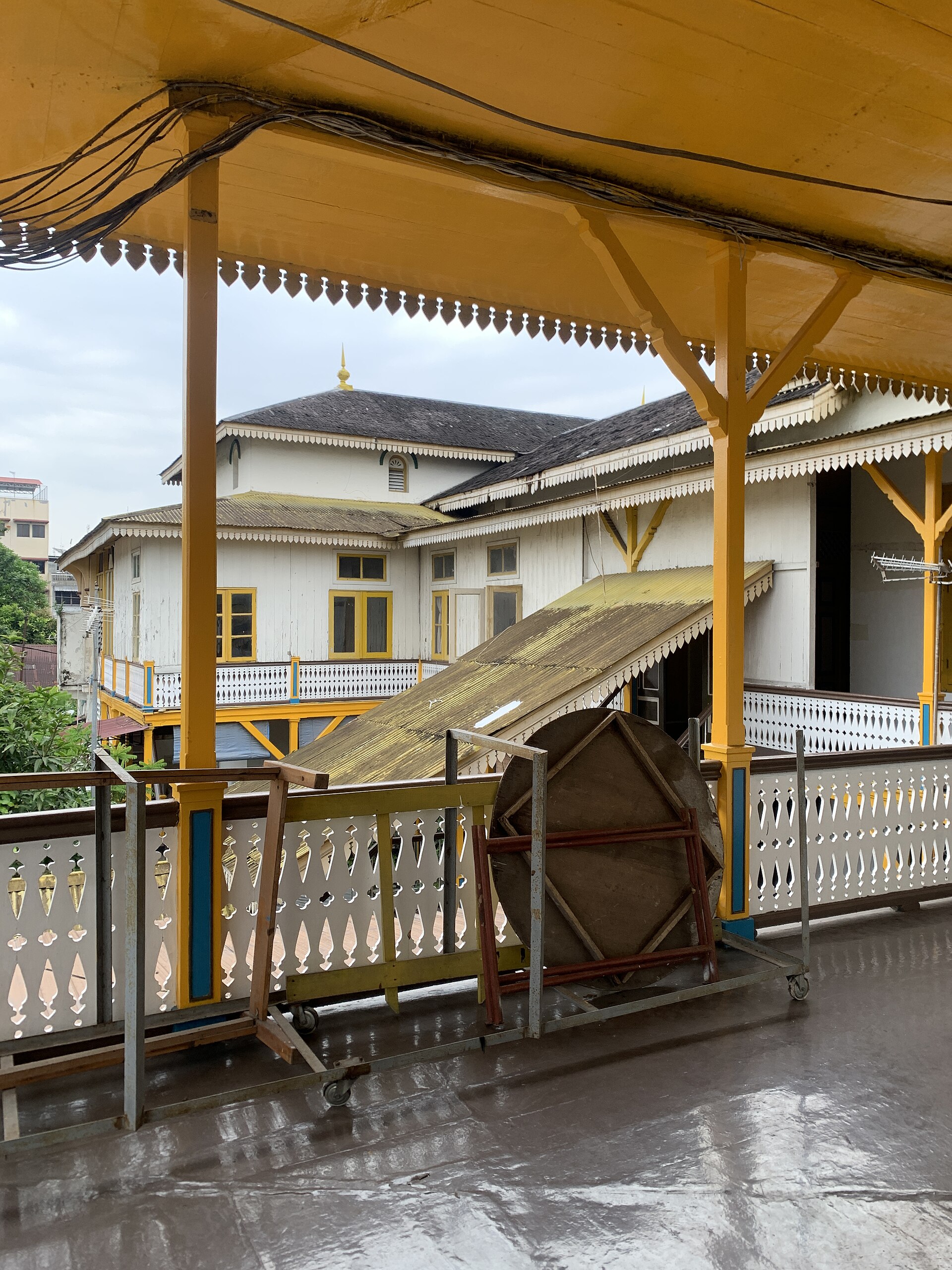 The palace complex in the center of Medan