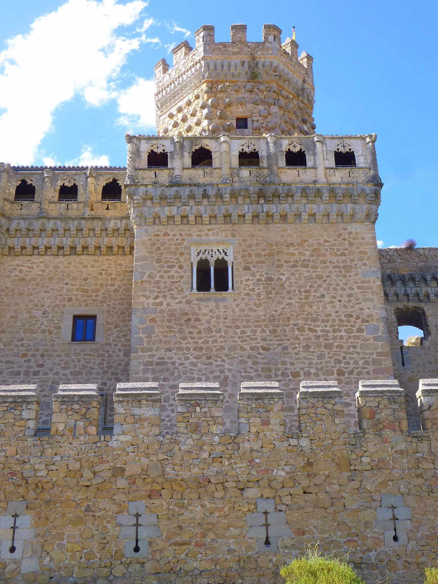 A lower outer wall, or barbican, rings the castle with an extra line of defense.