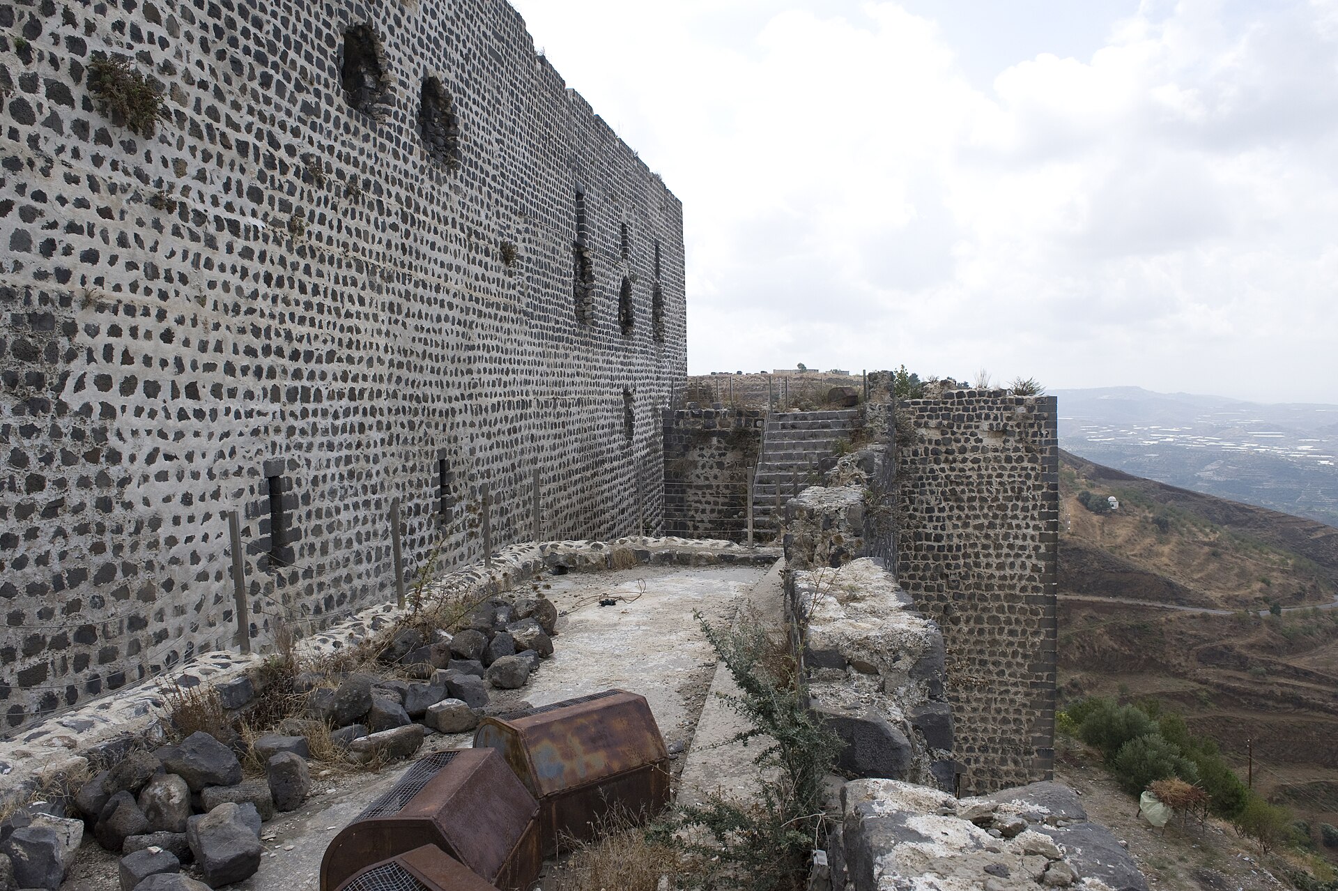 In 1285 the Mamluk sultan Qalawun besieged Margat and took it by mining after 38 days.