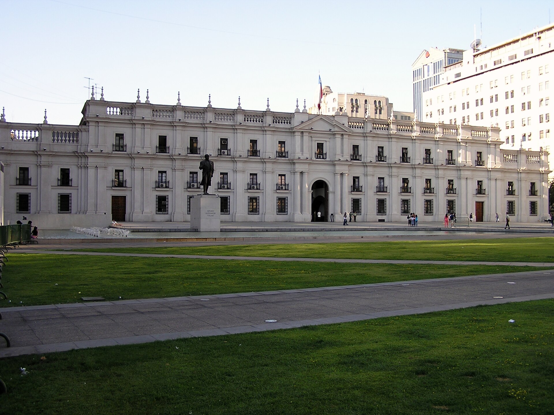 The dignified frontage of La Moneda