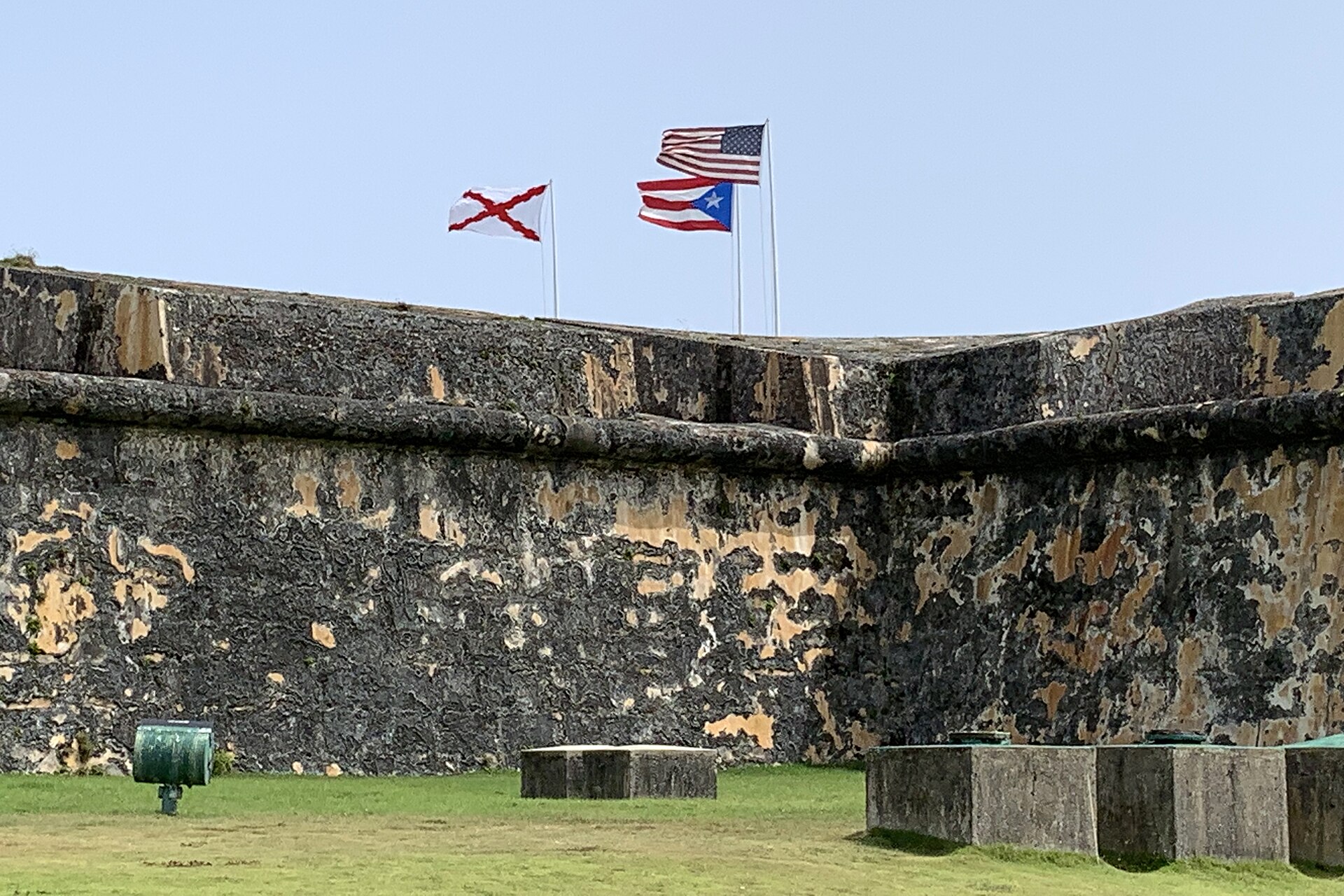 Flags flying over Castillo San Felipe del Morro
