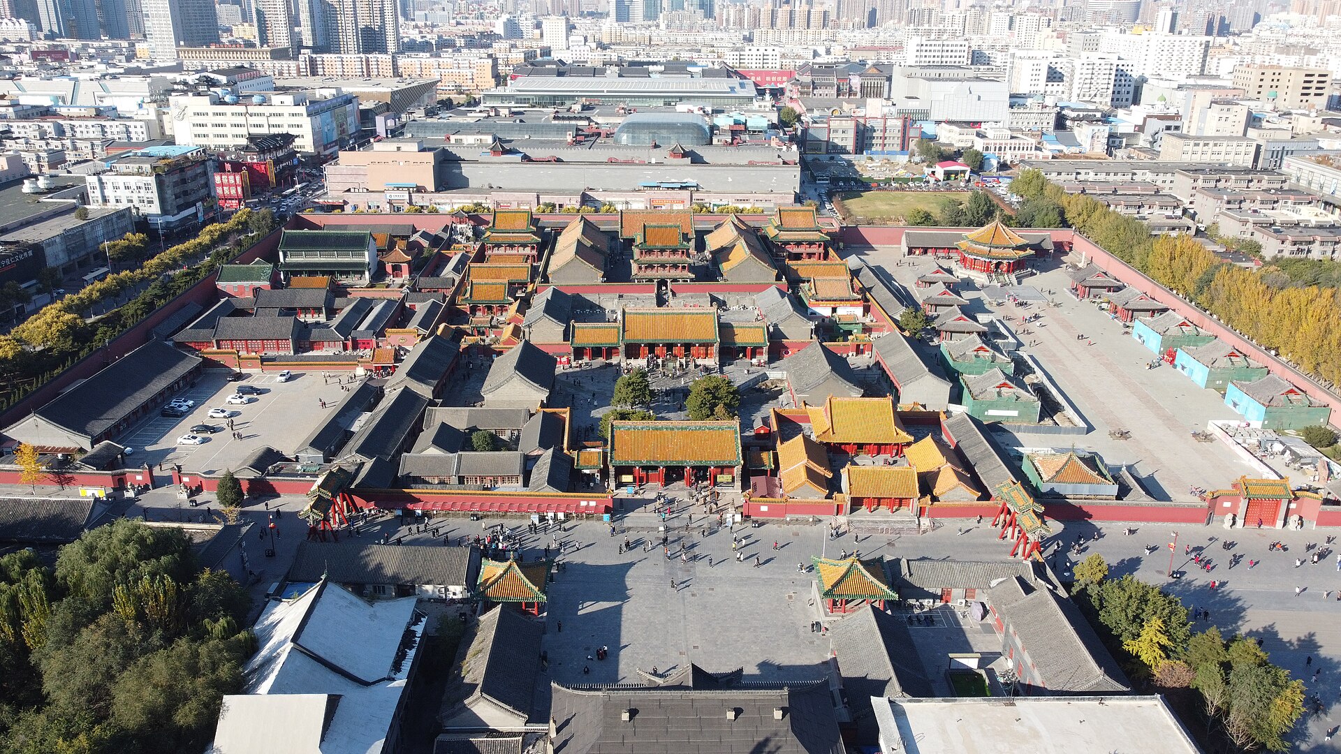 An aerial view of the Mukden Palace, its halls and courtyards laid out in the old city.
