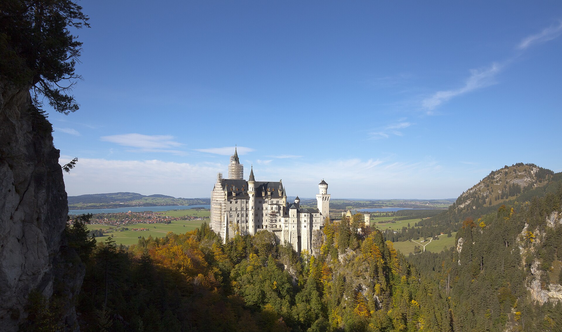 Neuschwanstein framed from the mountain bridge, an image known worldwide