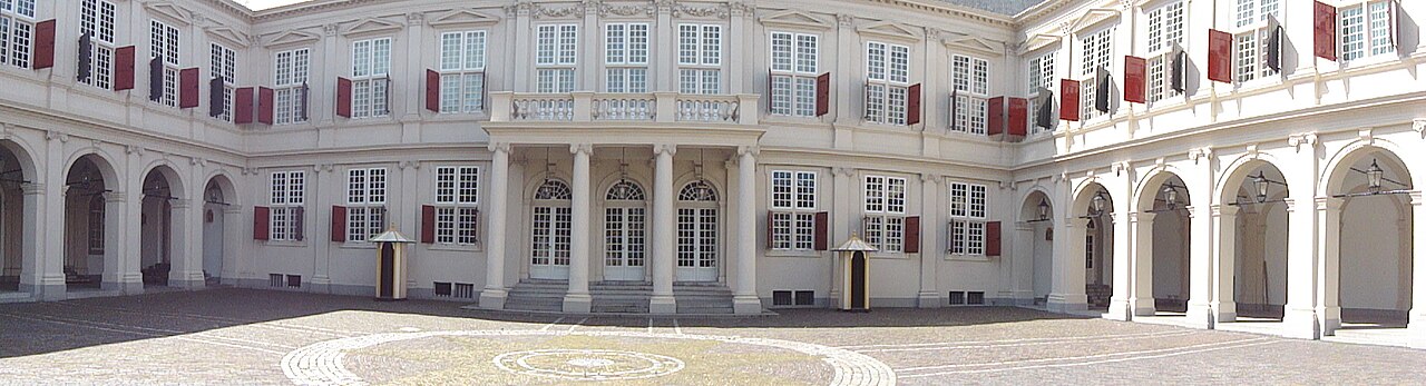 A closer look at Noordeinde Palace on film