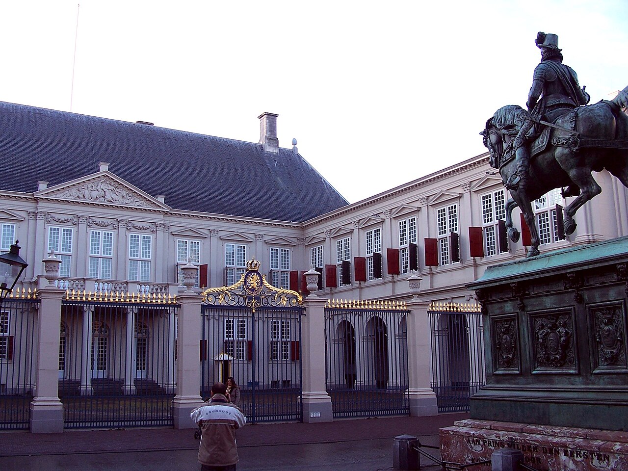 A working royal office woven into the heart of the city