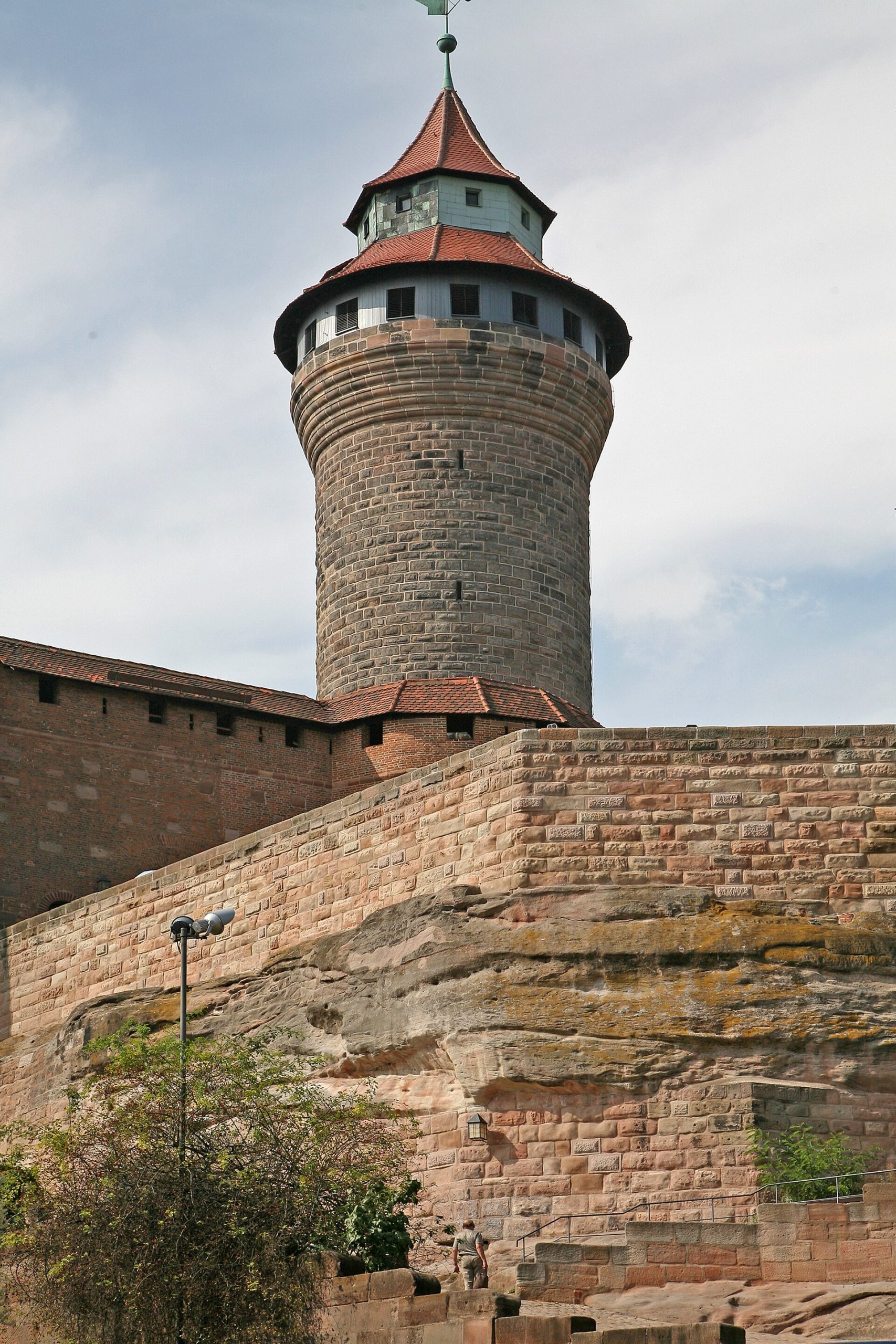 The round Sinwell Tower, the great keep of the imperial castle