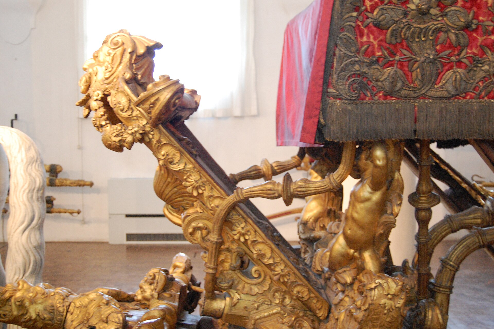 A gilded state carriage of King Ludwig II in the Marstallmuseum