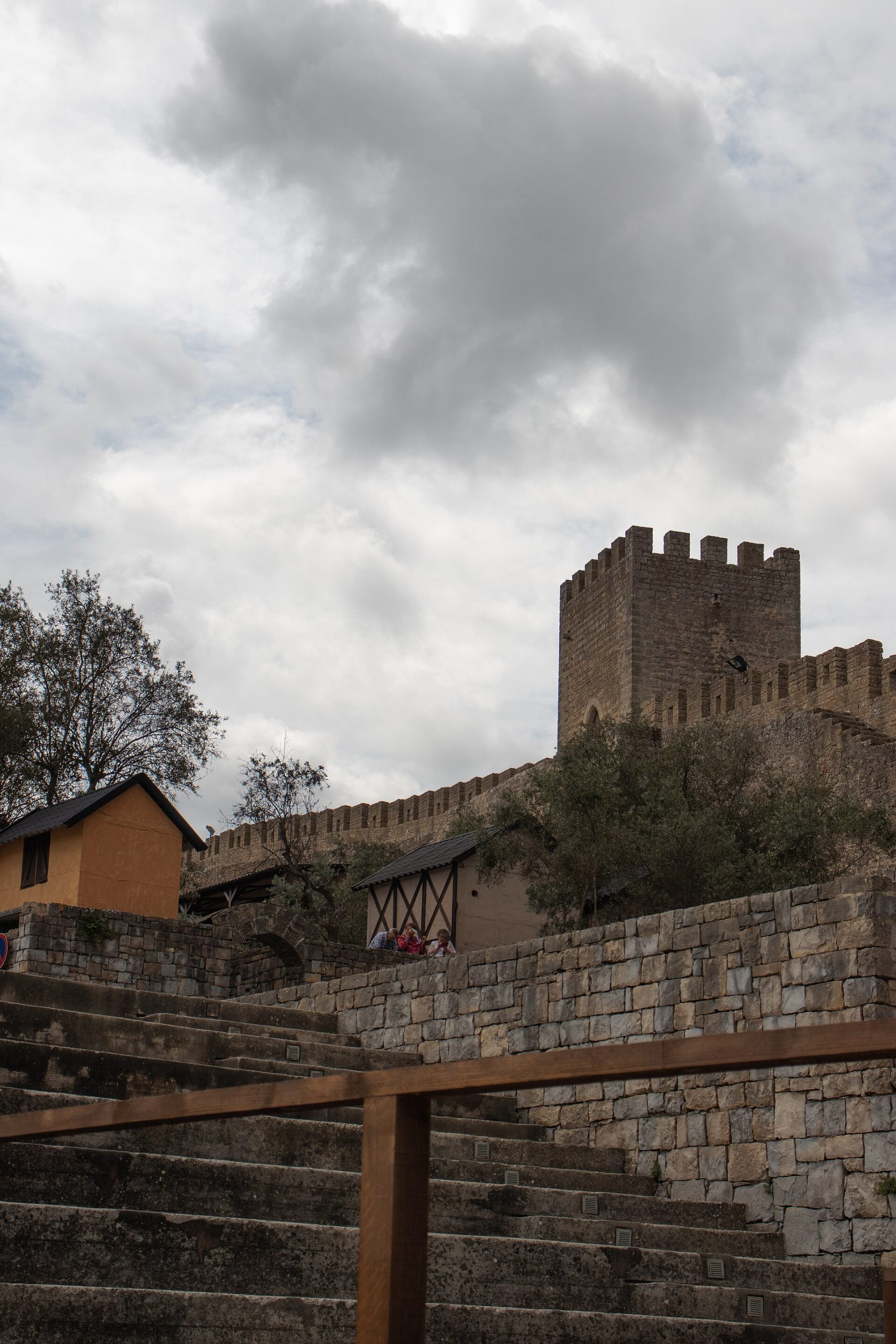 The great earthquake of 1755 damaged the castle, which was later restored.