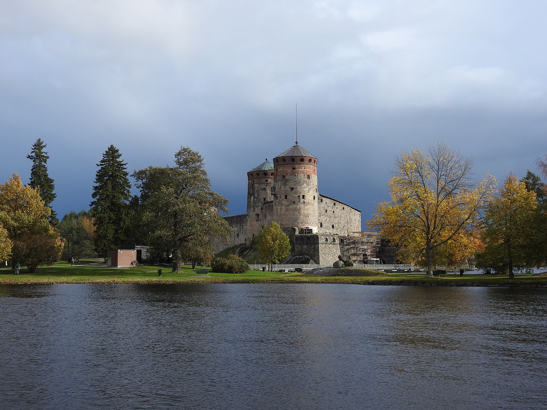 Olavinlinna faced its earliest sieges within a generation of its founding.