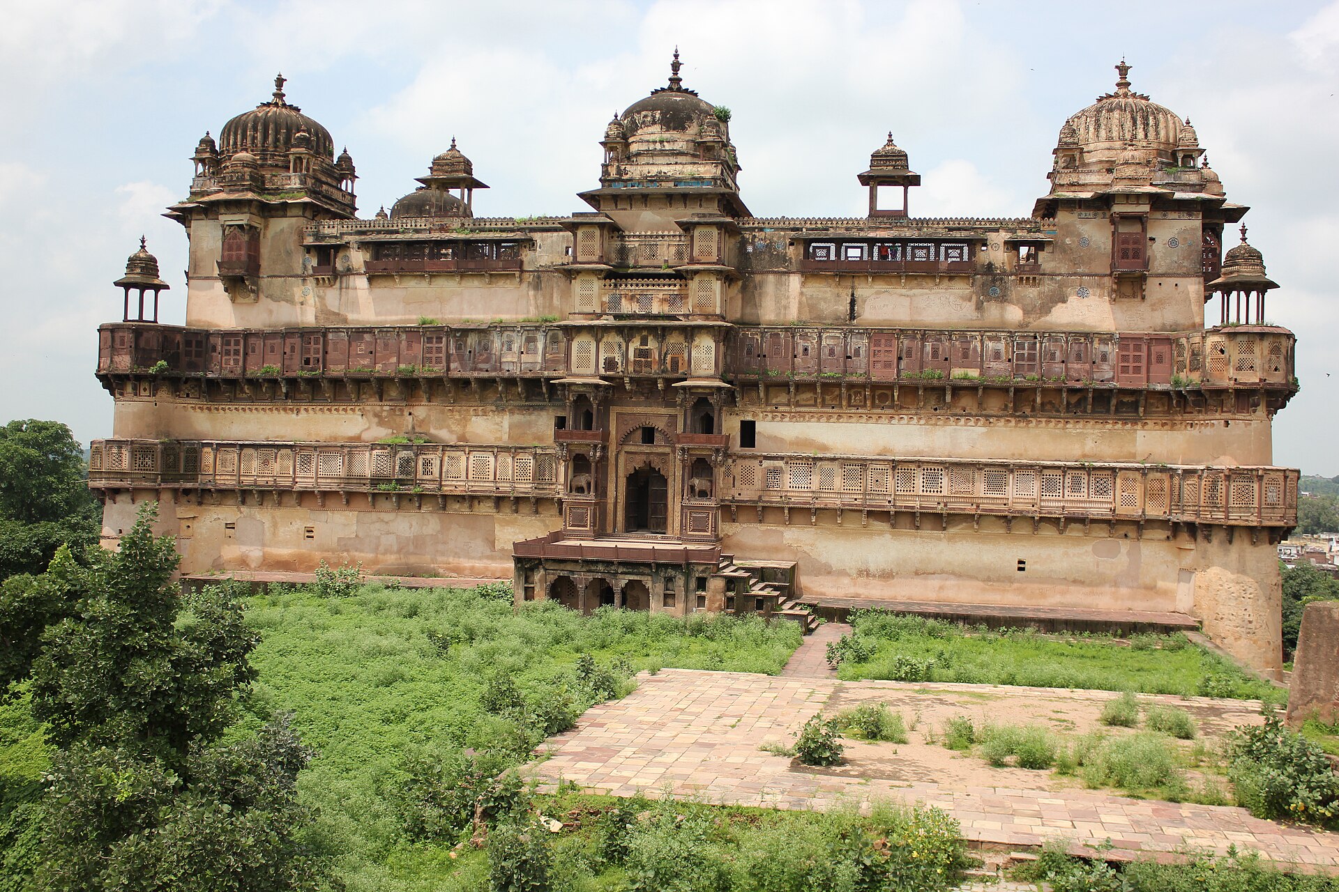 The entrance to the Jahangir Mahal