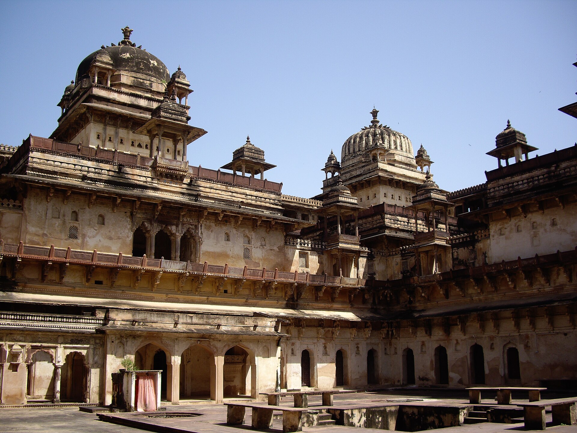The Raj Mahal within the Orchha fort complex