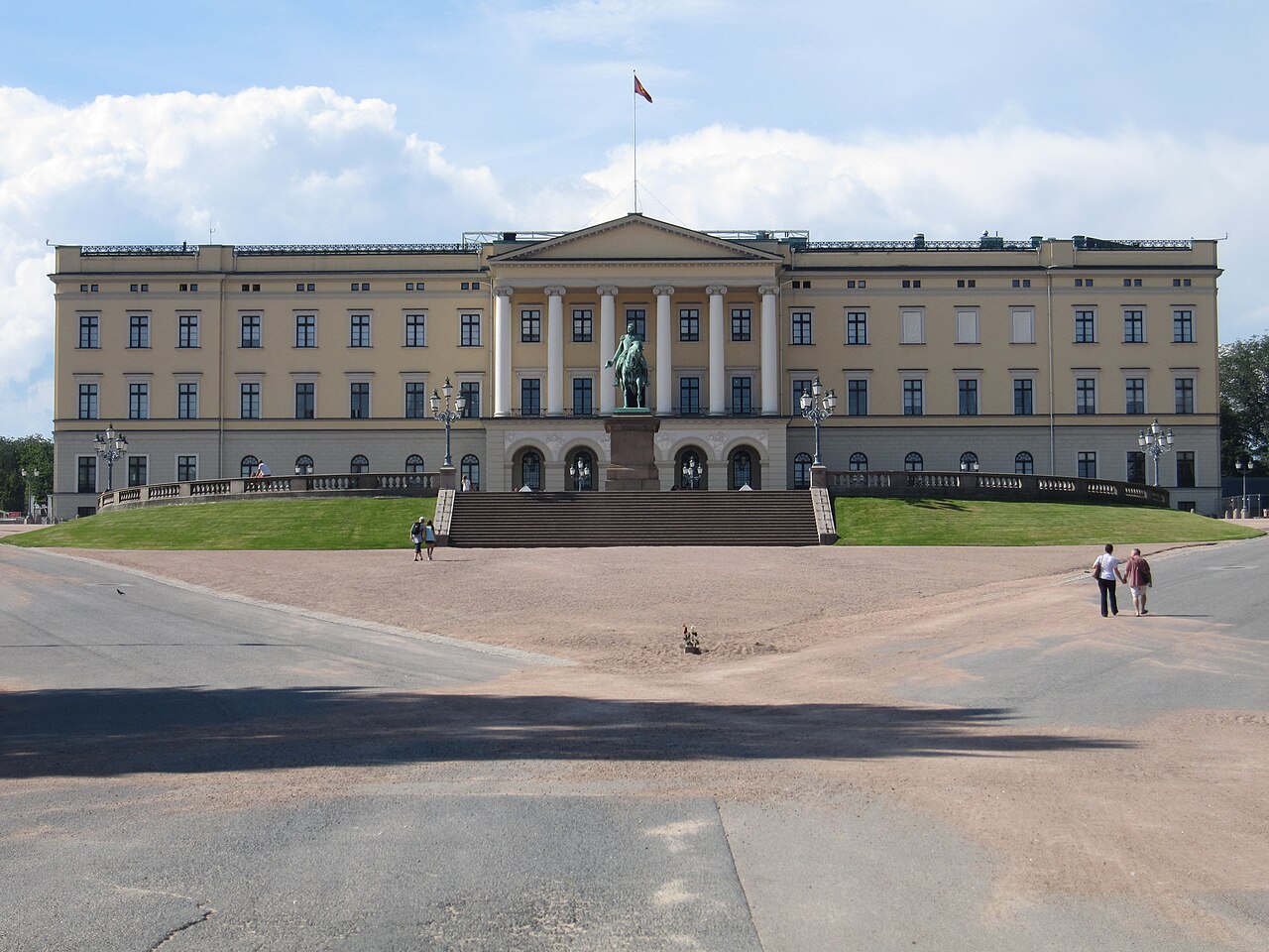 The neoclassical facade of the Royal Palace in Oslo.