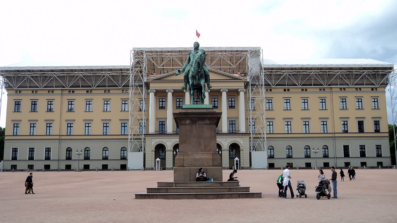 Another view of the dignified Royal Palace.