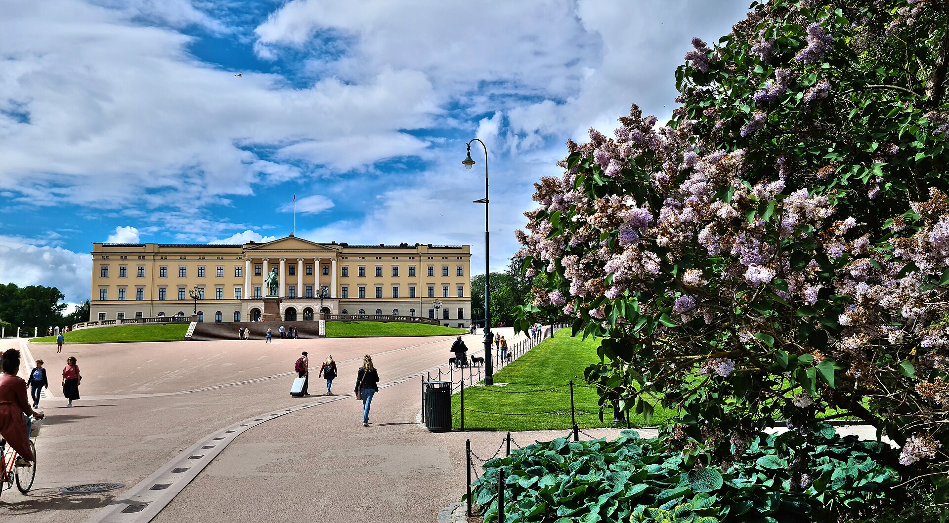 The Royal Palace of Norway on its hill