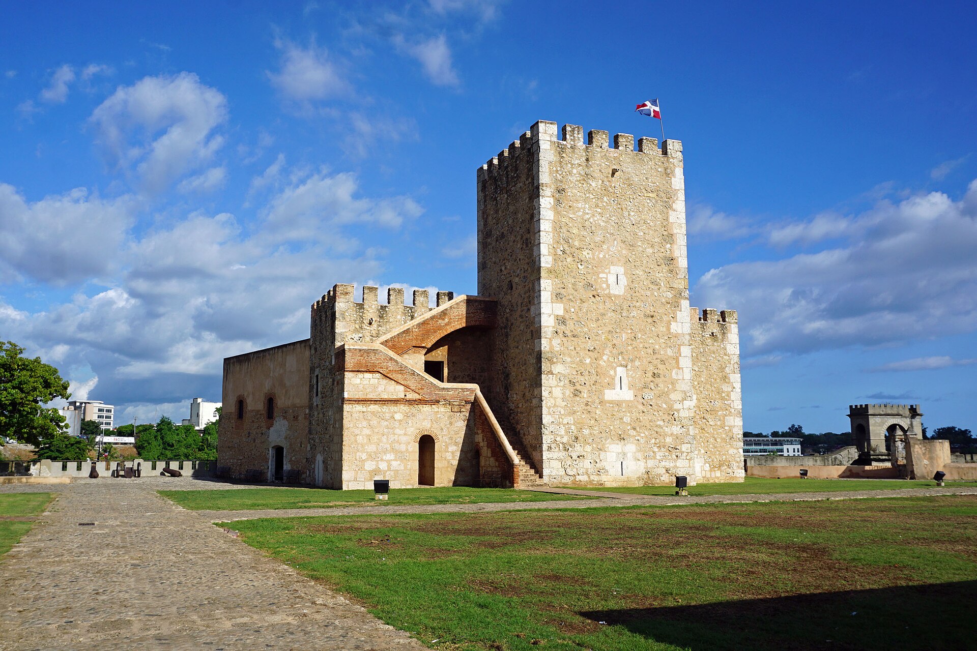 The Tower of Homage rising above the fortress