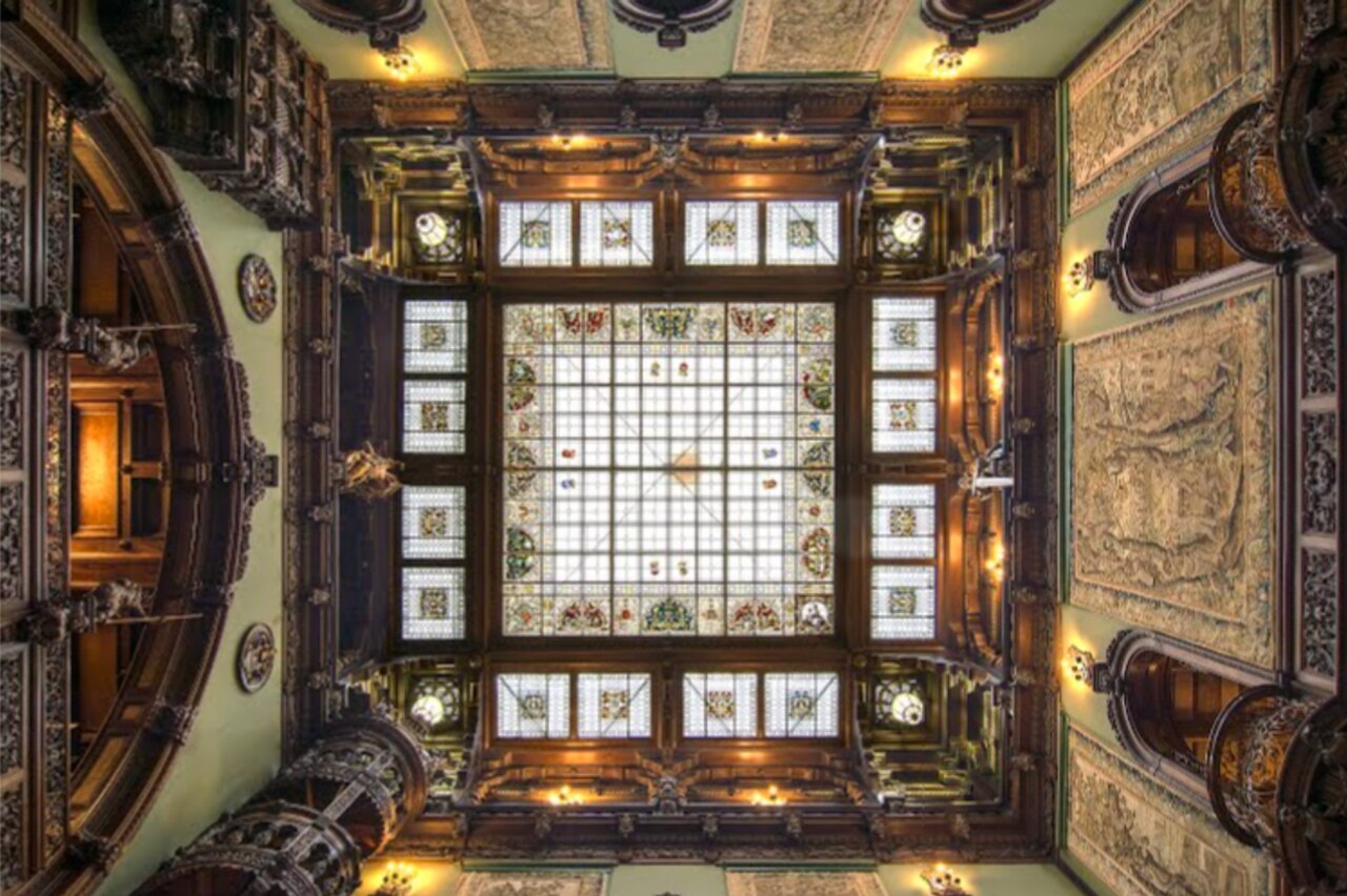 An ornate room showing the castle's decorative richness.