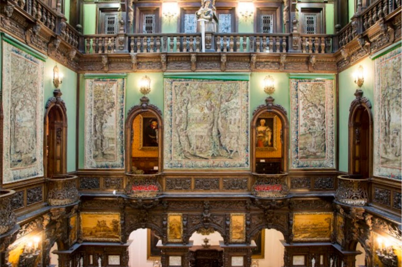 One of the castle's sumptuous chambers.