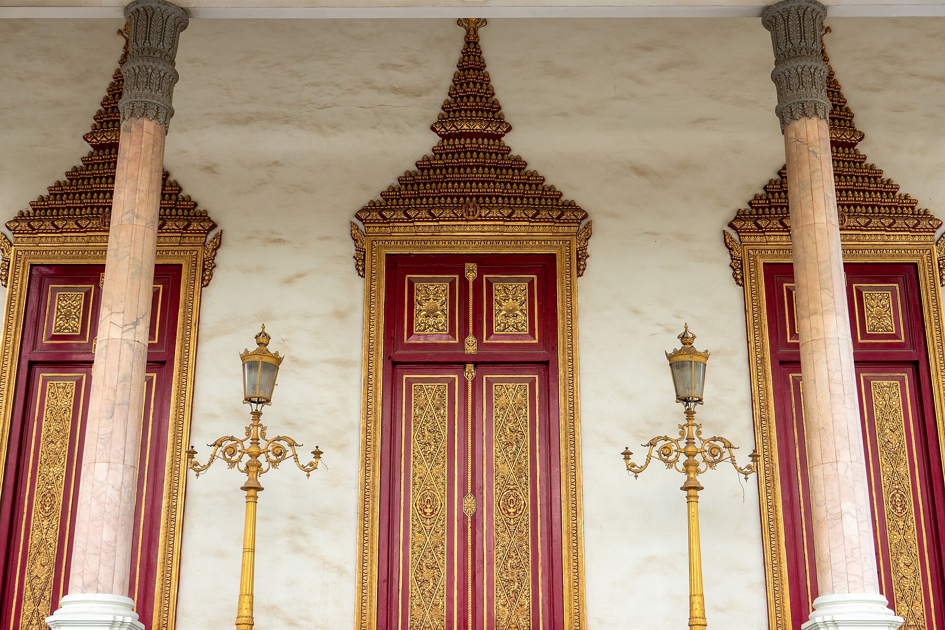 A building of the Silver Pagoda compound
