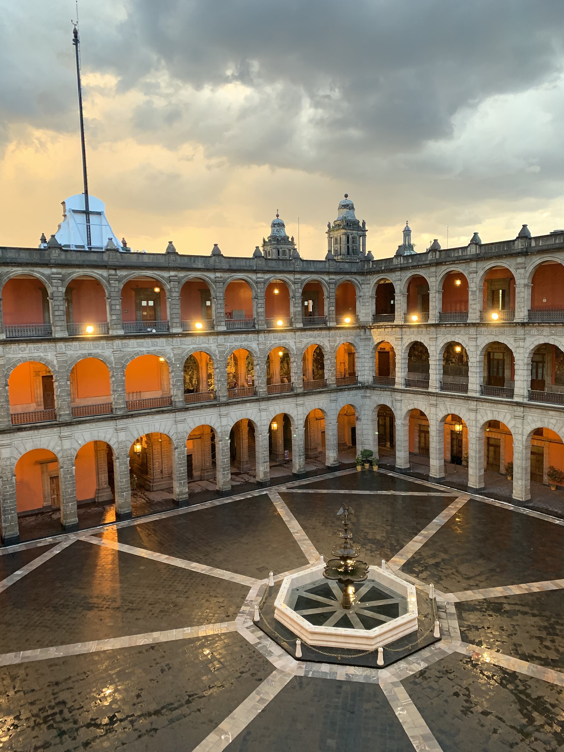 The central courtyard of the Palacio Nacional