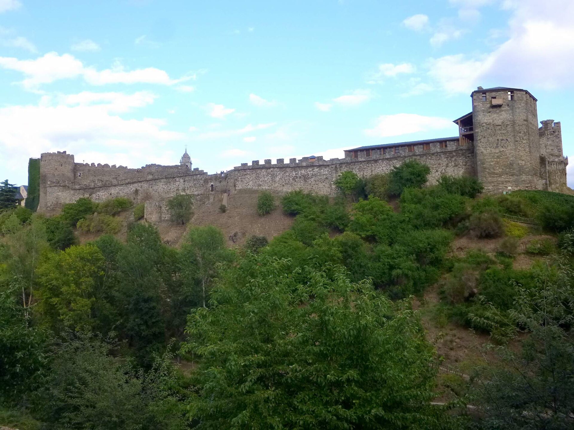 After the Templars, powerful noble families held and enlarged the castle.