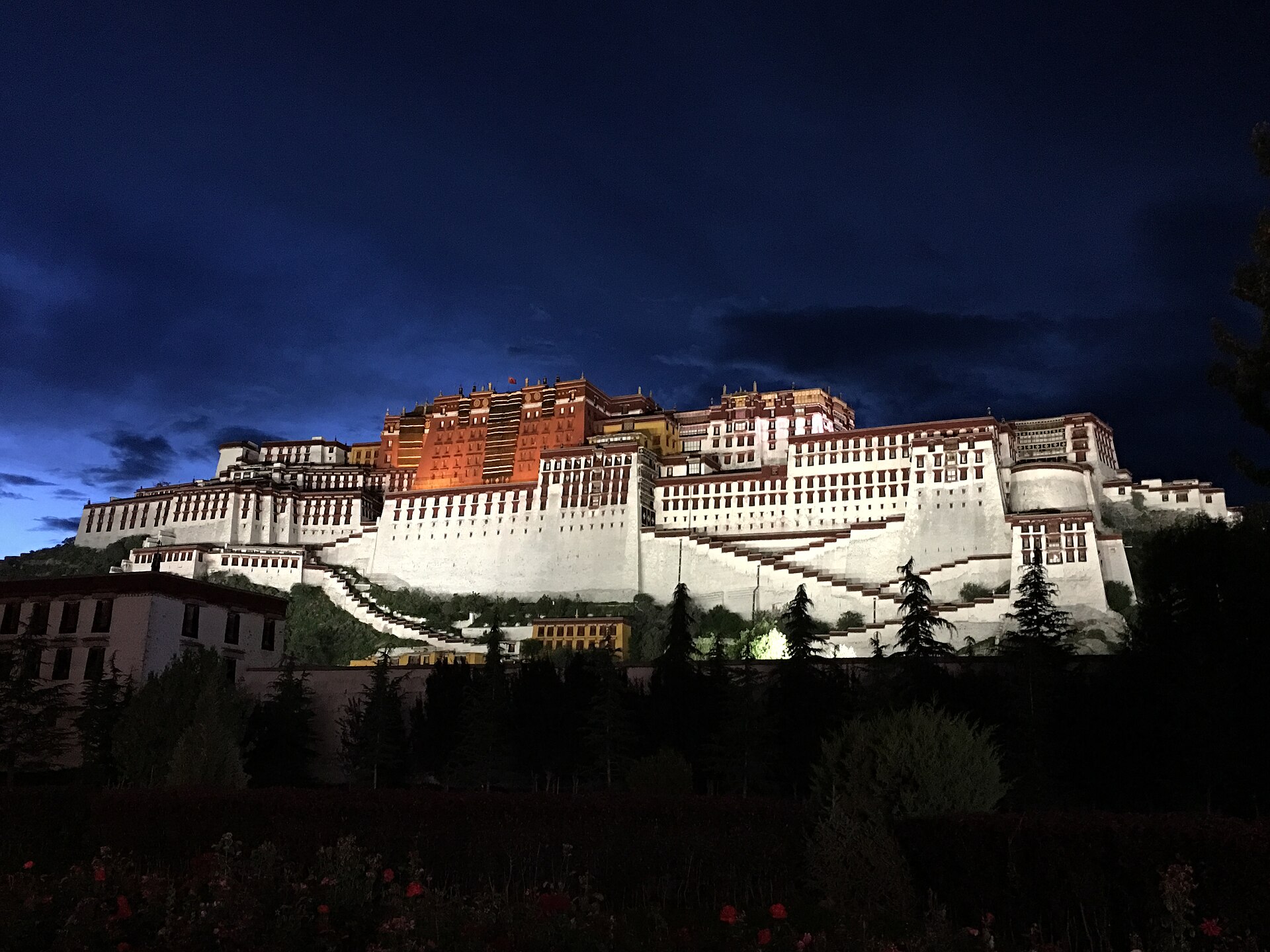 The great palace of Tibet, a masterpiece of Tibetan architecture.