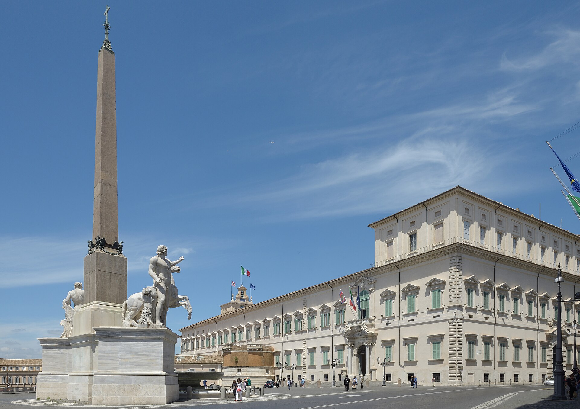 The piazza with the obelisk and the Dioscuri before the palace