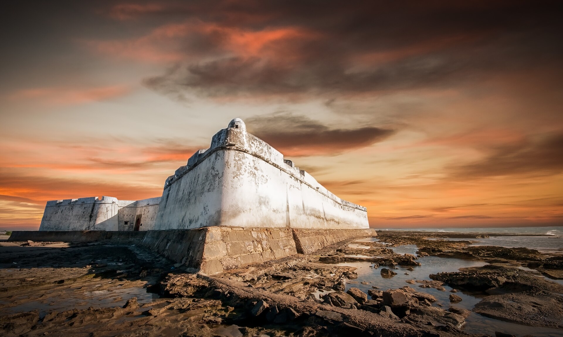 The Forte dos Reis Magos surrounded by water