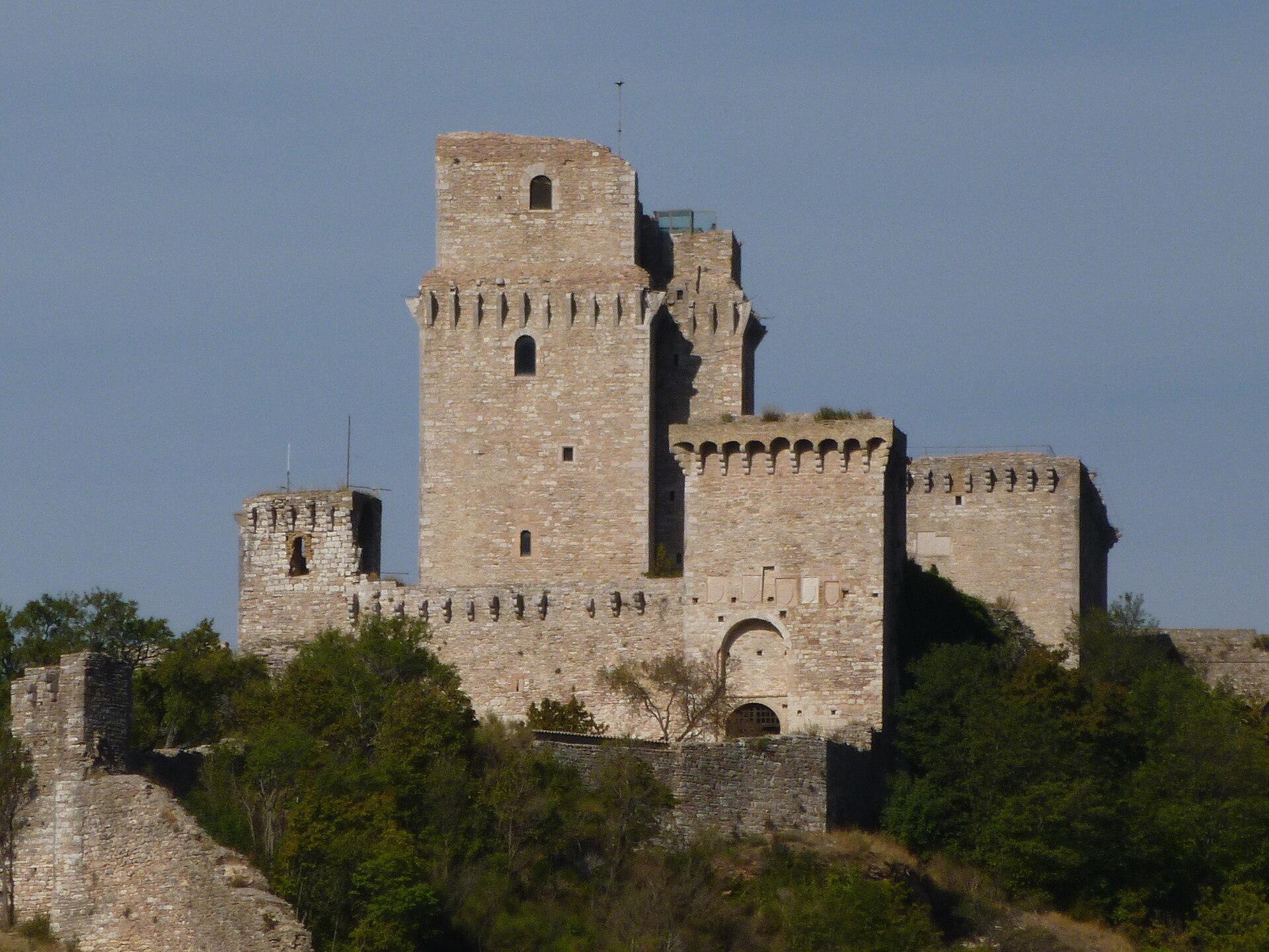A striking many-sided tower, added later, stands apart from the main keep.