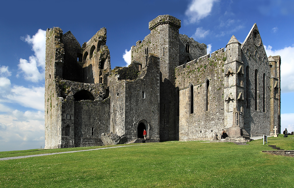 Trim Castle in County Meath, the largest Anglo-Norman castle in Ireland, spread along the River Boyne