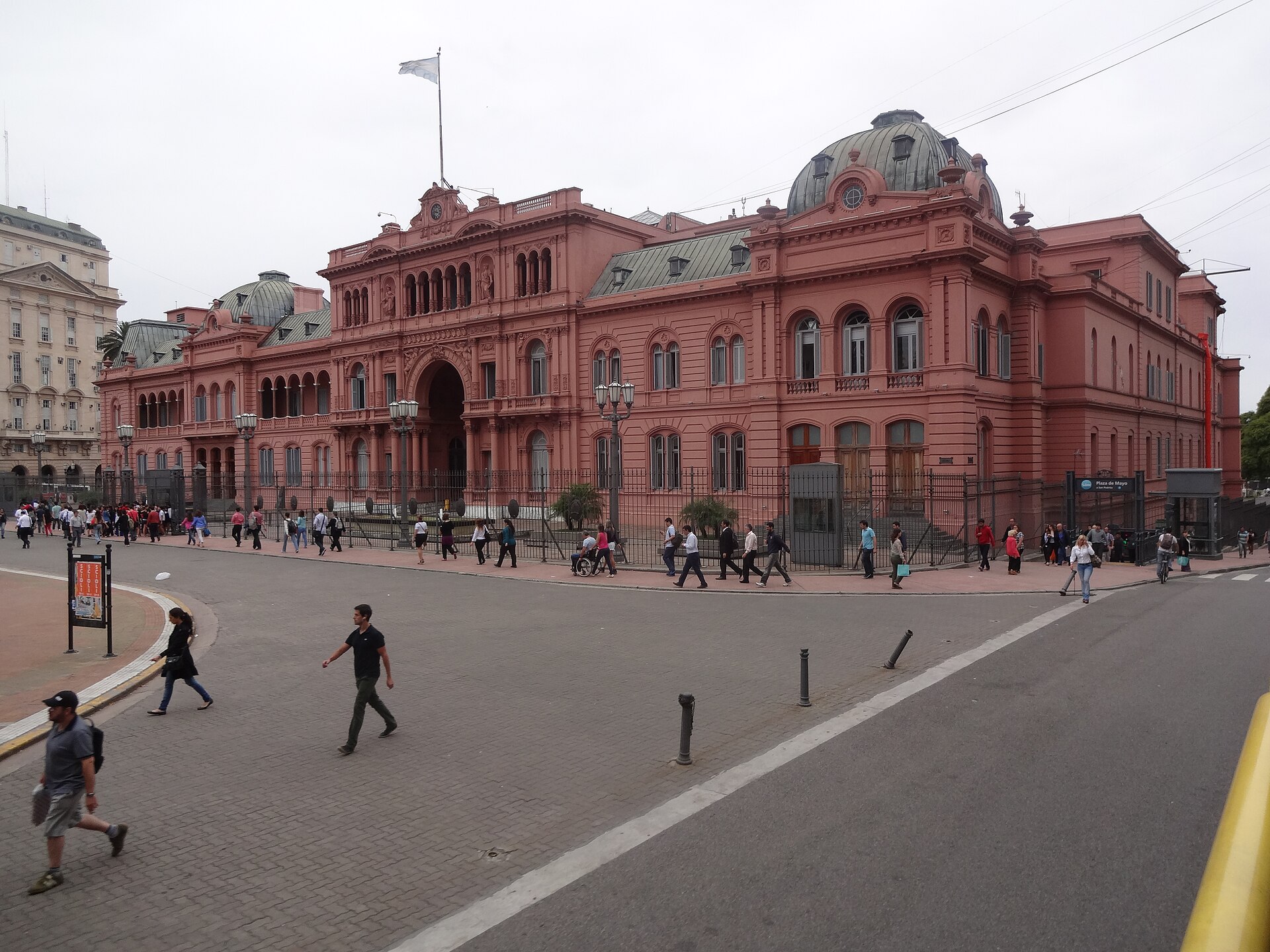 A view of the Casa Rosada facade