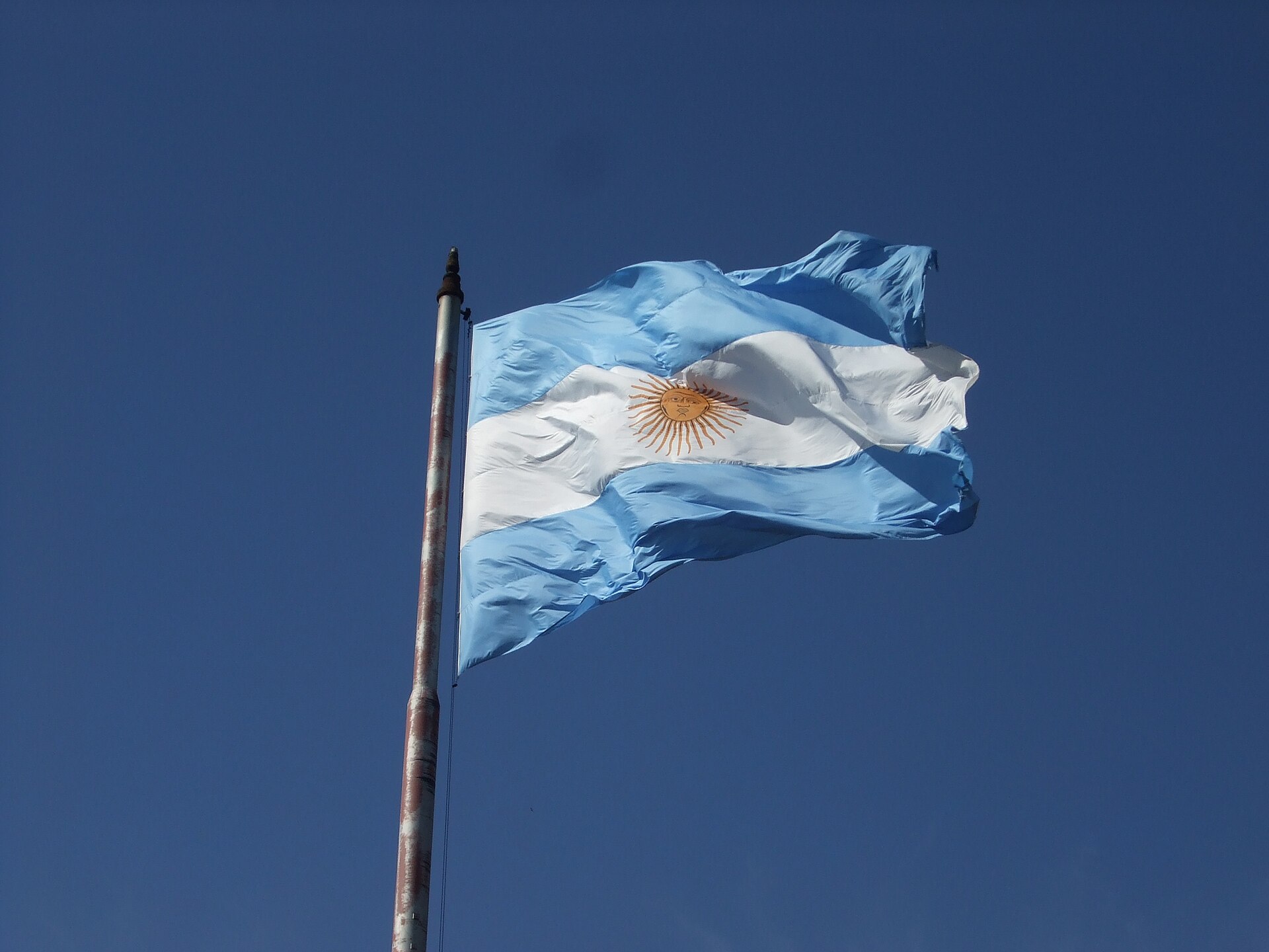 The Argentine flag before the Casa Rosada
