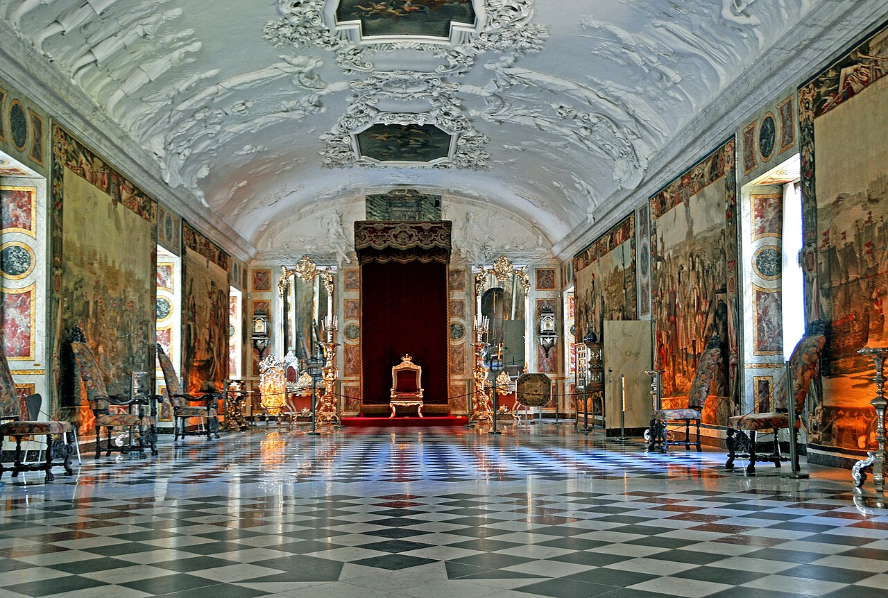 The magnificent Long Hall of the castle.