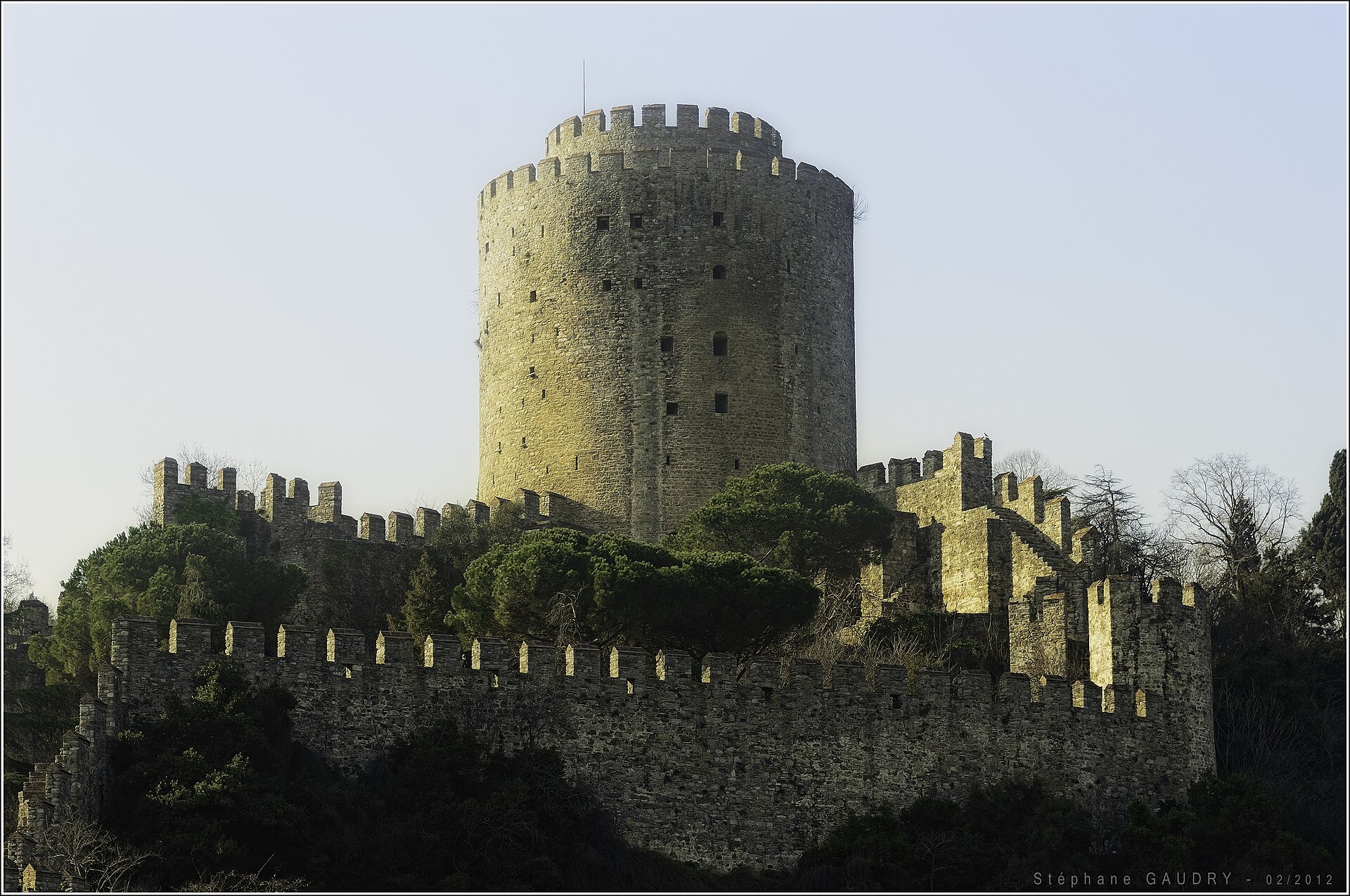 Within the walls stood a mosque endowed by the sultan and quarters for the janissary garrison.