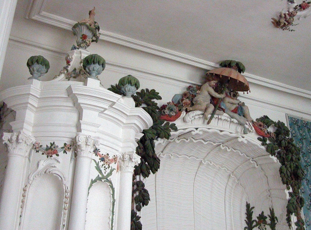 Fine stucco work adorning the rooms