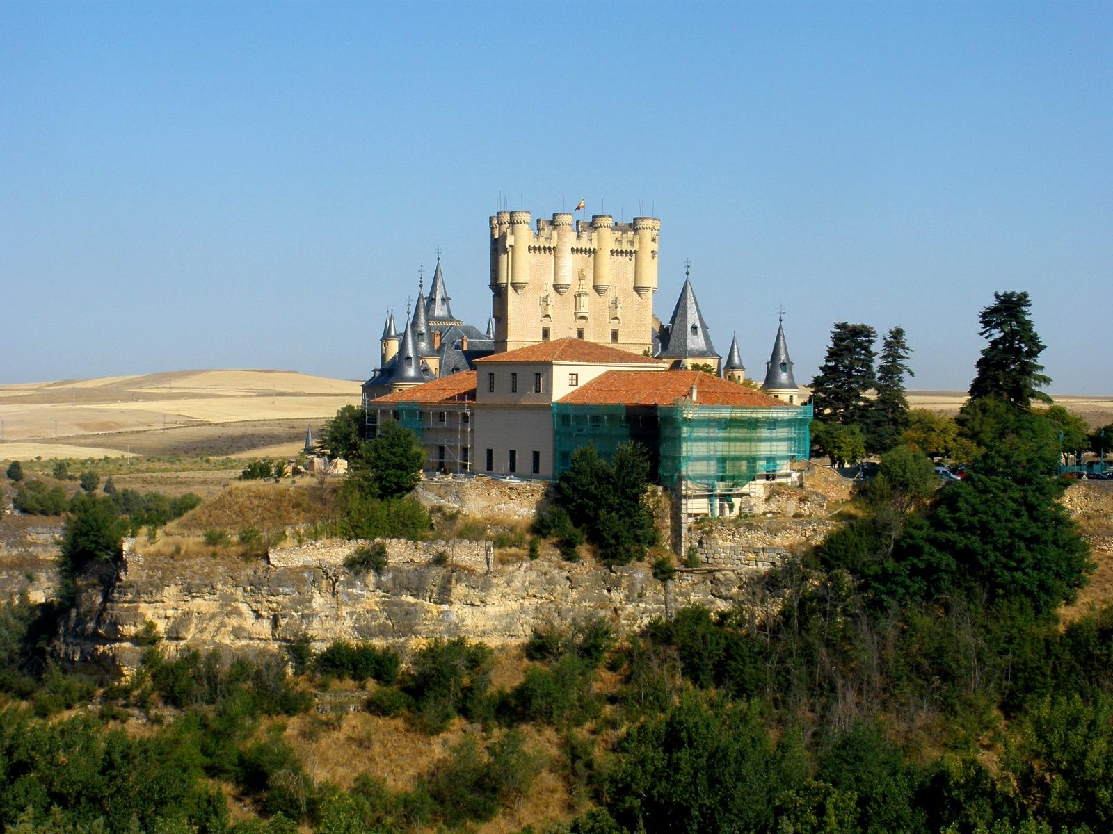 Seen from the valley, the Alcázar seems to sail out over the landscape like a great ship.